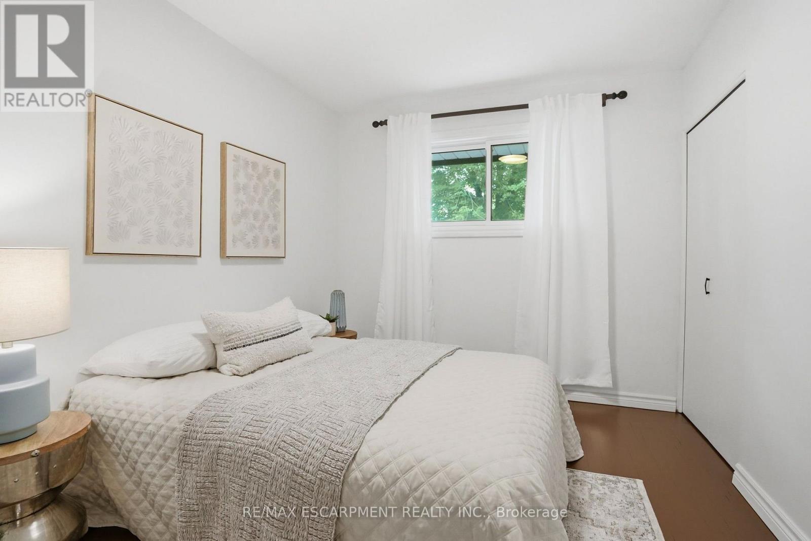 104 Dallas Avenue, Hamilton, ON - Indoor Photo Showing Bedroom