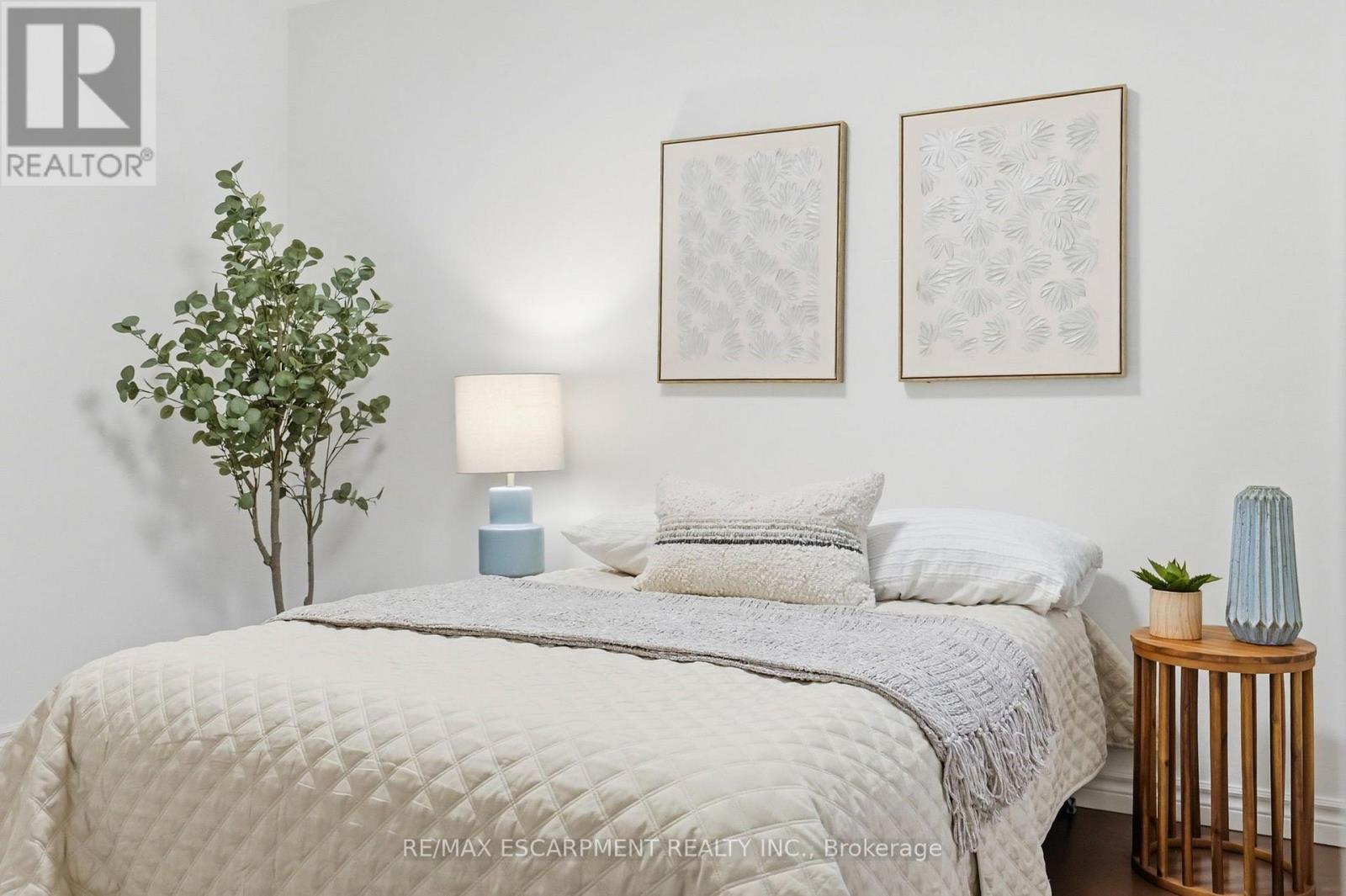 104 Dallas Avenue, Hamilton, ON - Indoor Photo Showing Bedroom