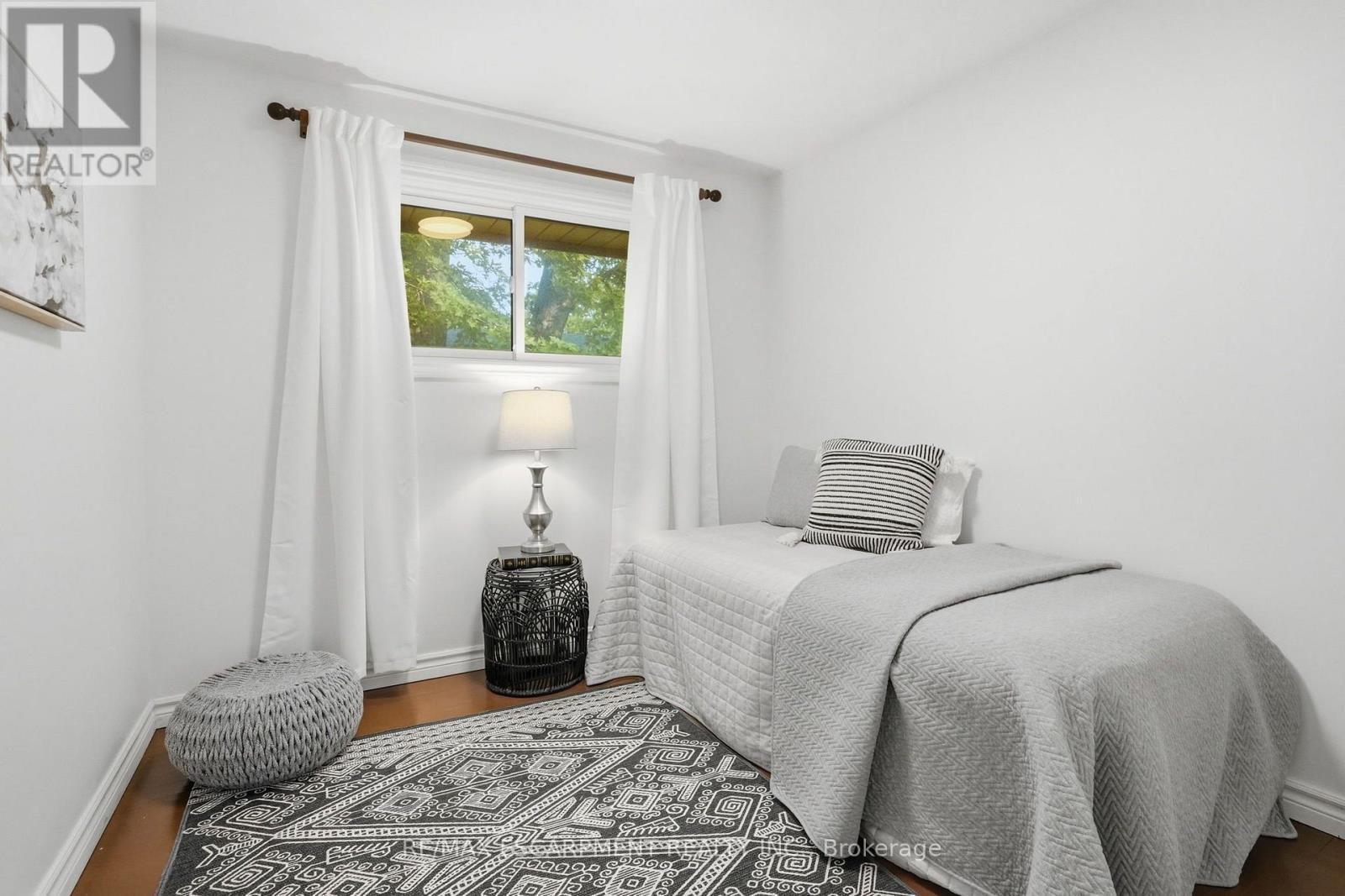 104 Dallas Avenue, Hamilton, ON - Indoor Photo Showing Bedroom