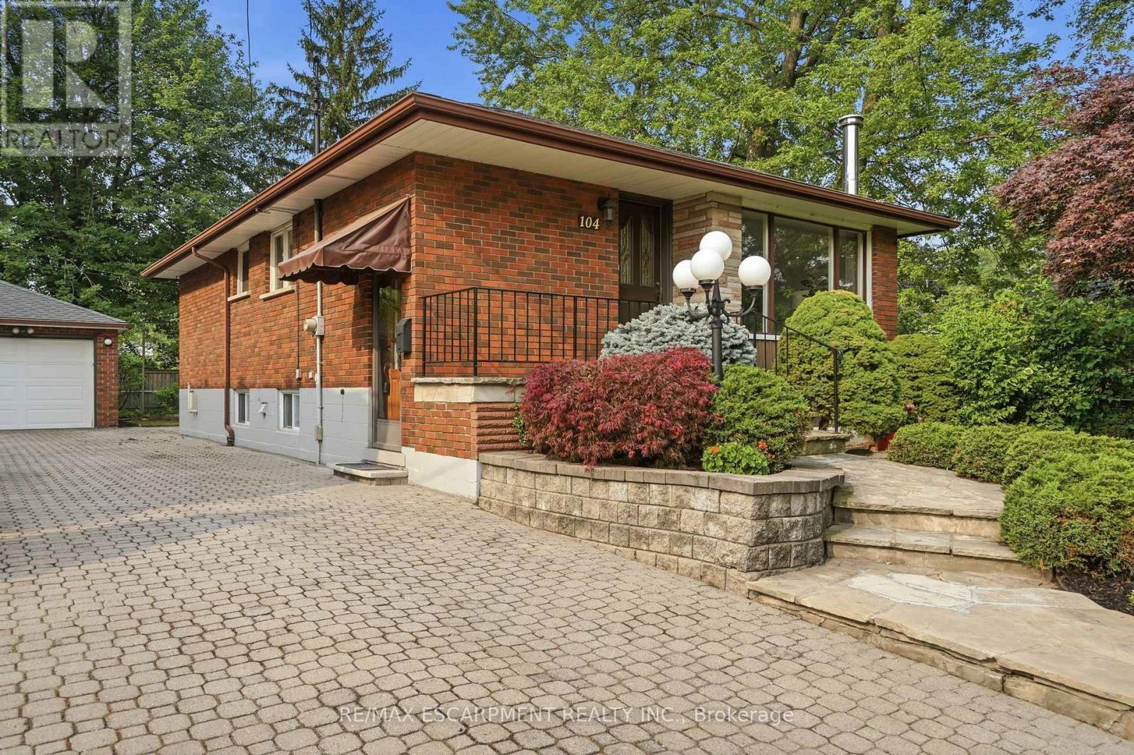 104 Dallas Avenue, Hamilton, ON - Outdoor With Exterior