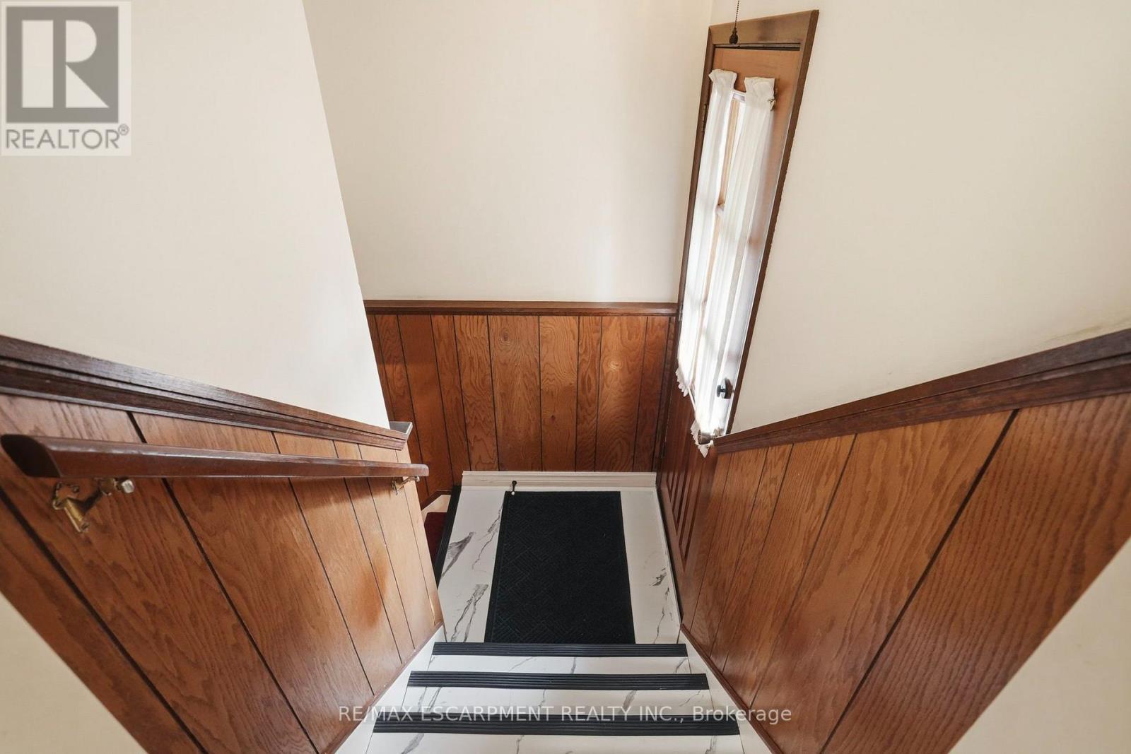 104 Dallas Avenue, Hamilton, ON - Indoor Photo Showing Other Room