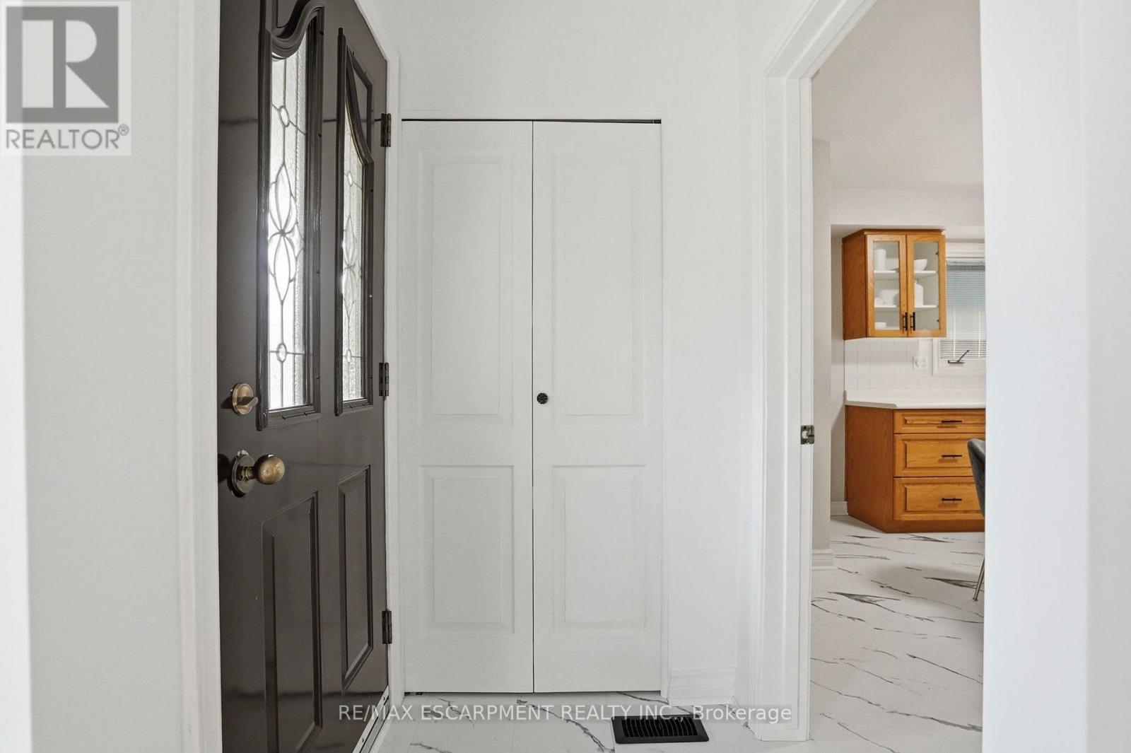 104 Dallas Avenue, Hamilton, ON - Indoor Photo Showing Other Room