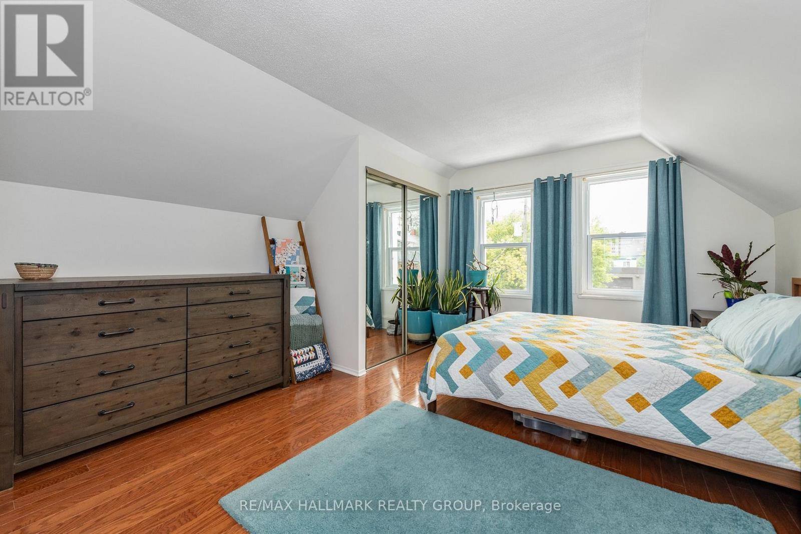 53 Louisa Street, Ottawa, ON - Indoor Photo Showing Bedroom