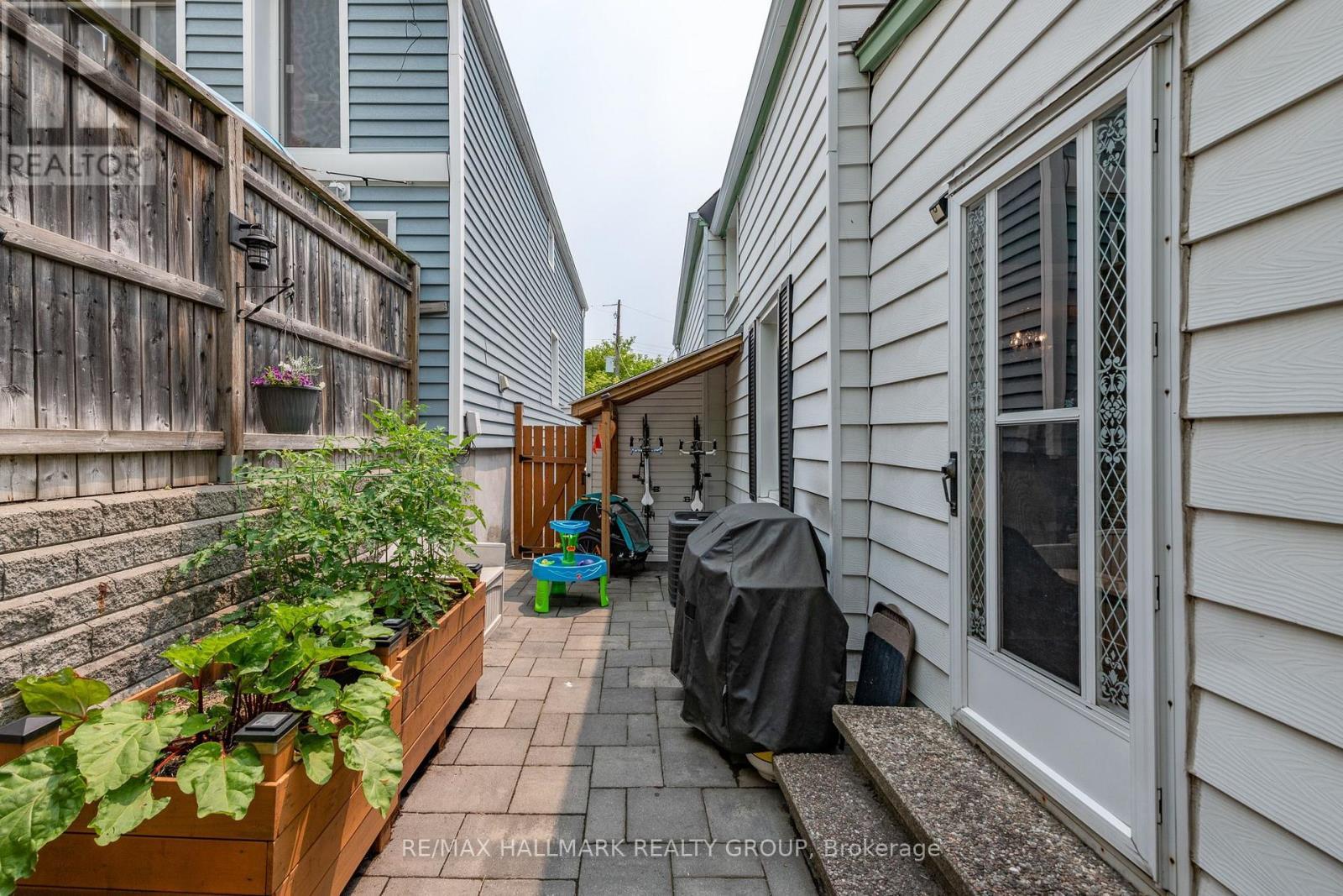 Storage area for bikes - 53 Louisa Street, Ottawa, ON - Outdoor With Exterior