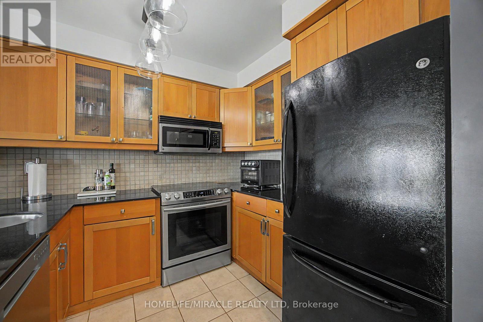 2603 - 2269 Lakeshore Boulevard W, Toronto, ON - Indoor Photo Showing Kitchen
