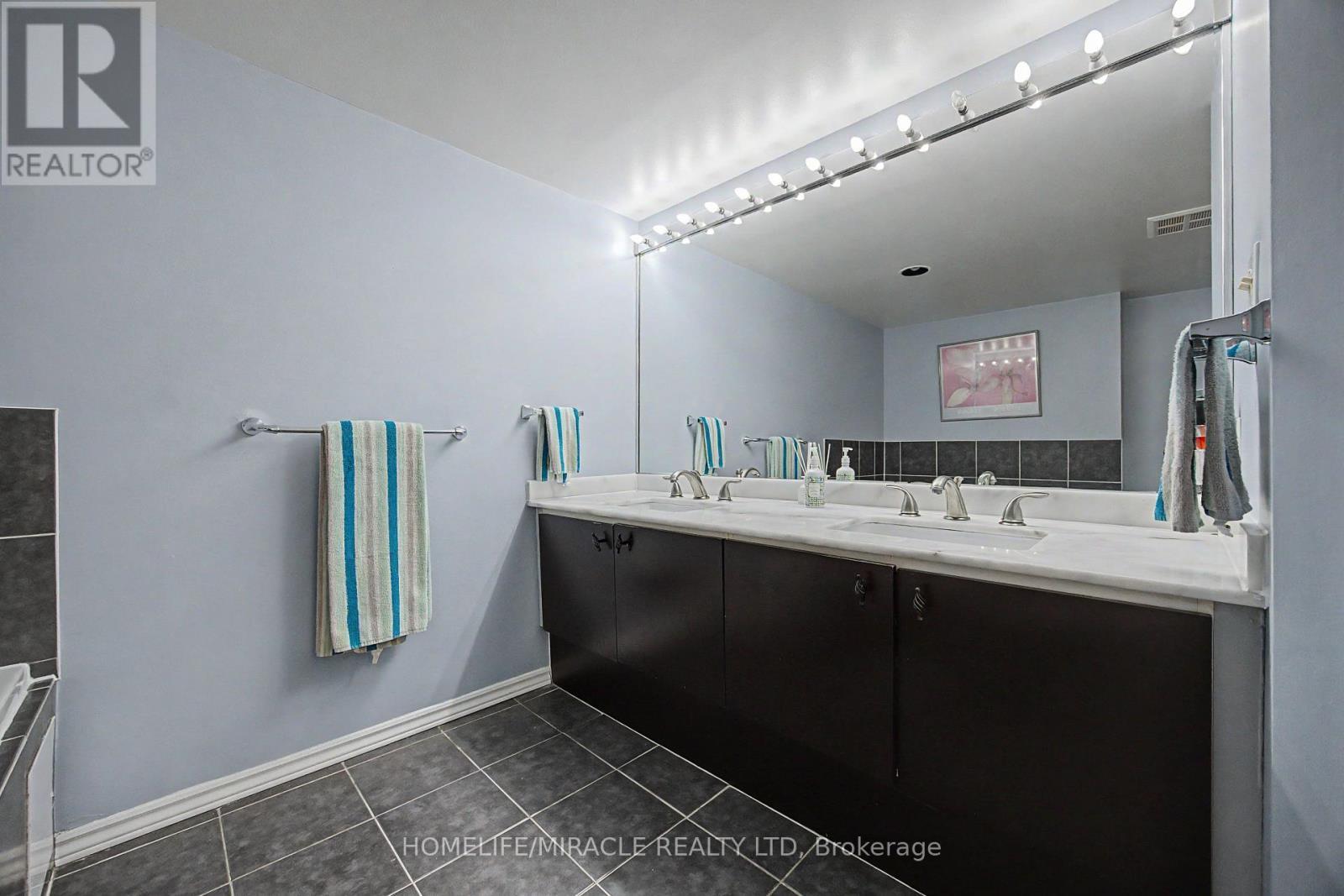 2603 - 2269 Lakeshore Boulevard W, Toronto, ON - Indoor Photo Showing Bathroom
