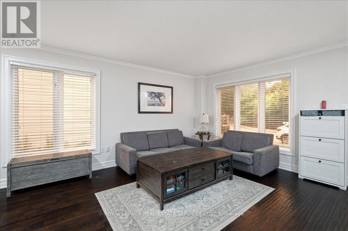 5185 Bunton Crescent, Burlington, ON - Indoor Photo Showing Living Room