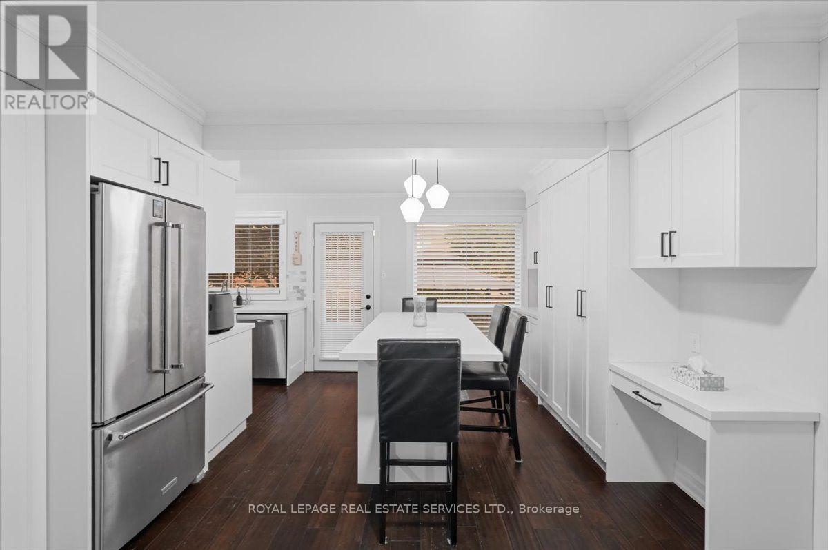 5185 Bunton Crescent, Burlington, ON - Indoor Photo Showing Kitchen