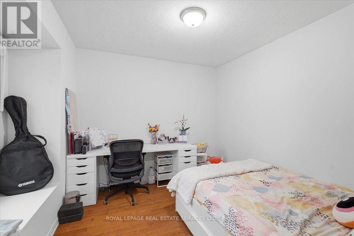 5185 Bunton Crescent, Burlington, ON - Indoor Photo Showing Bedroom