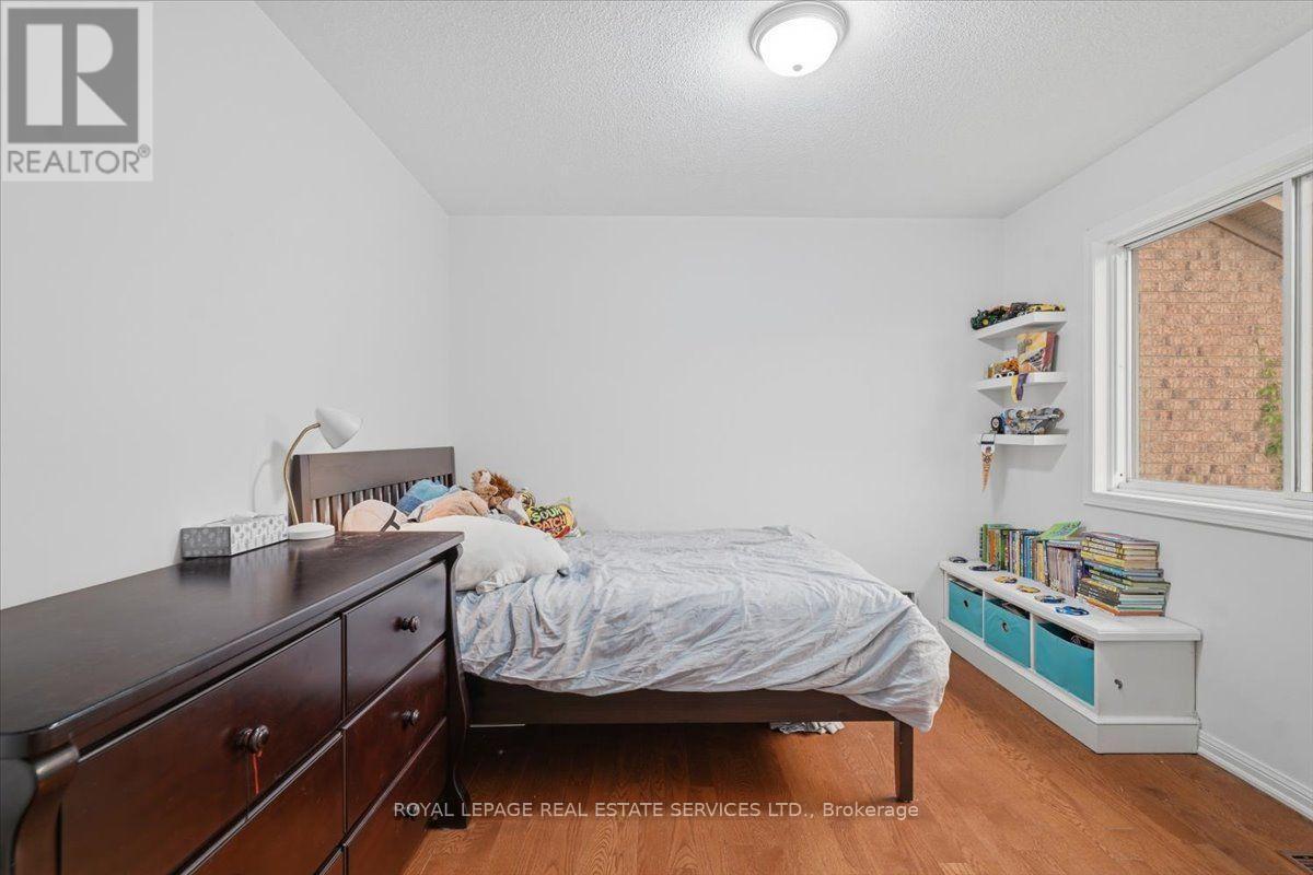 5185 Bunton Crescent, Burlington, ON - Indoor Photo Showing Bedroom