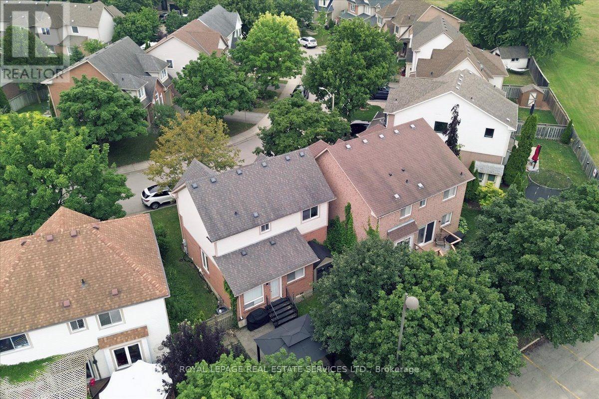 5185 Bunton Crescent, Burlington, ON - Outdoor