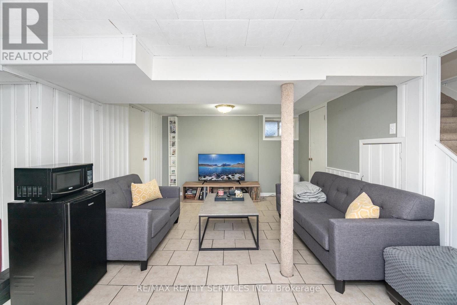85 Eldomar Avenue, Brampton, ON - Indoor Photo Showing Living Room