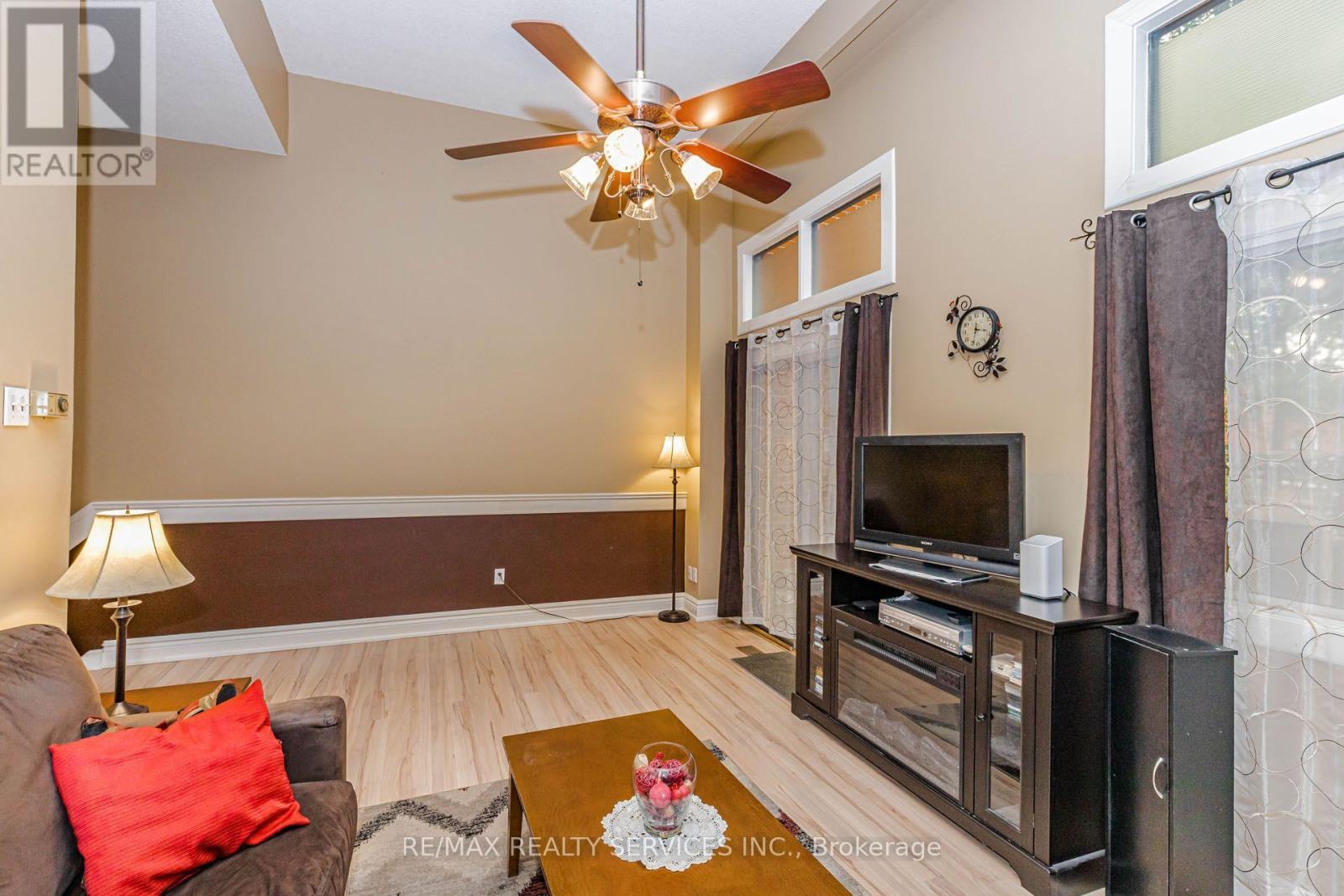 47 Dawson Crescent, Brampton, ON - Indoor