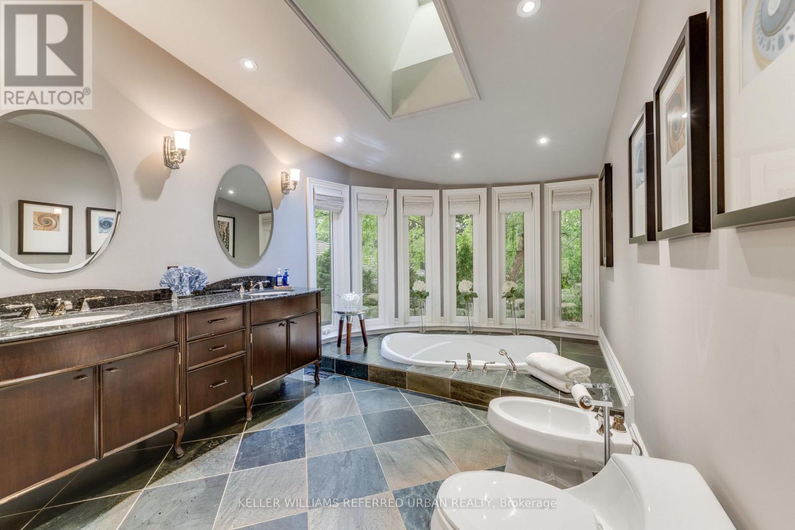 11 Country Club Drive, Toronto, ON - Indoor Photo Showing Bathroom