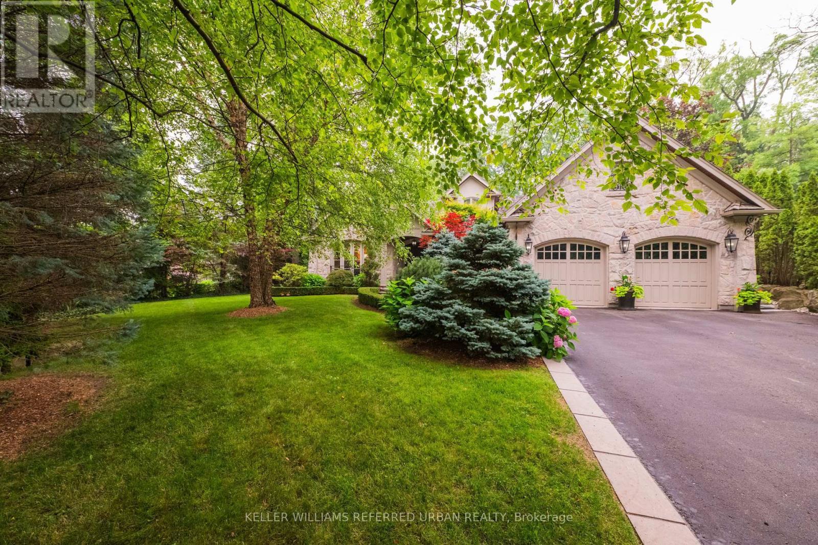 11 Country Club Drive, Toronto, ON - Outdoor
