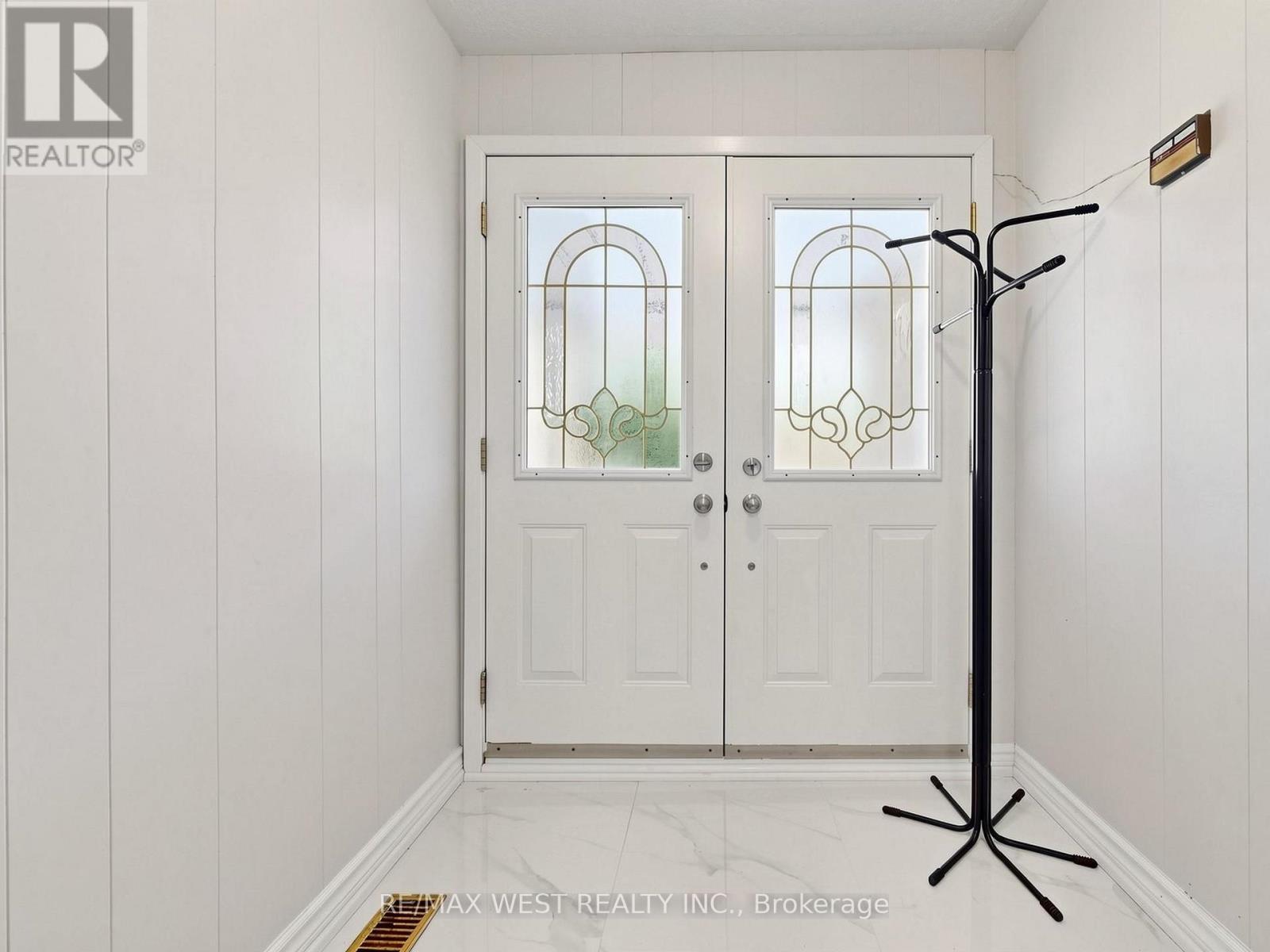 41 Burnview Crescent, Toronto, ON - Indoor Photo Showing Other Room