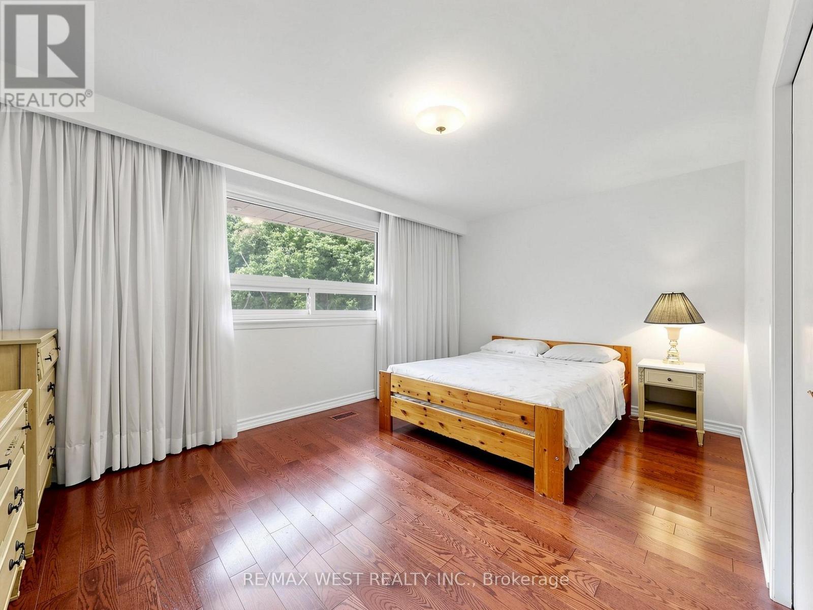 41 Burnview Crescent, Toronto, ON - Indoor Photo Showing Bedroom