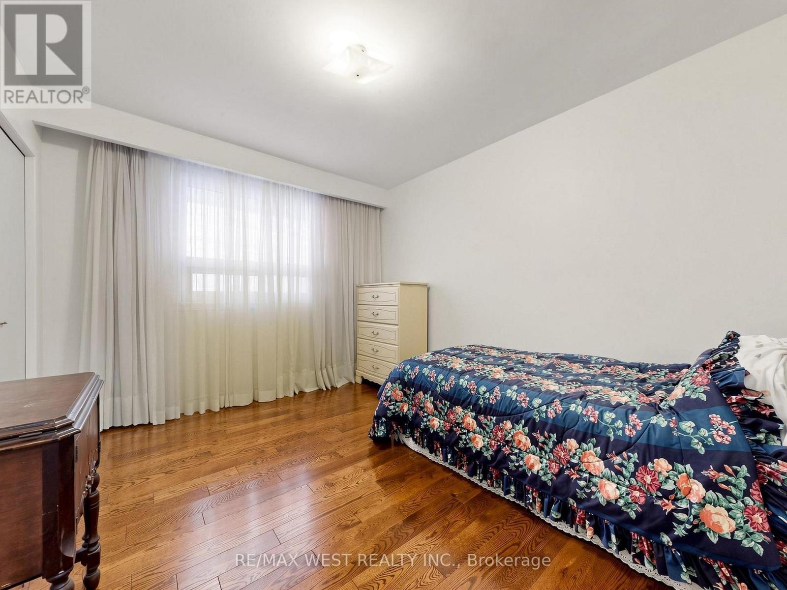 41 Burnview Crescent, Toronto, ON - Indoor Photo Showing Bedroom