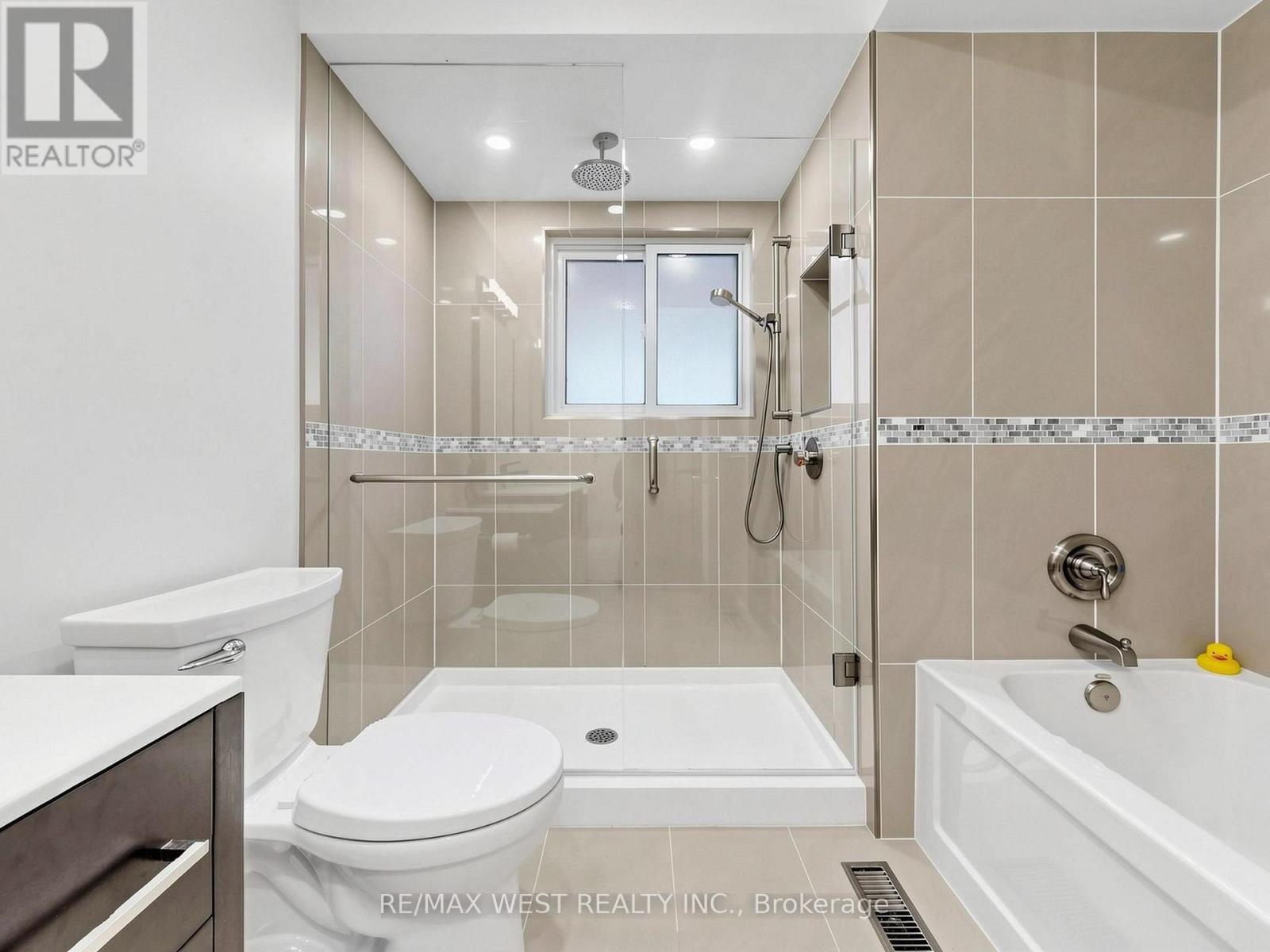 41 Burnview Crescent, Toronto, ON - Indoor Photo Showing Bathroom