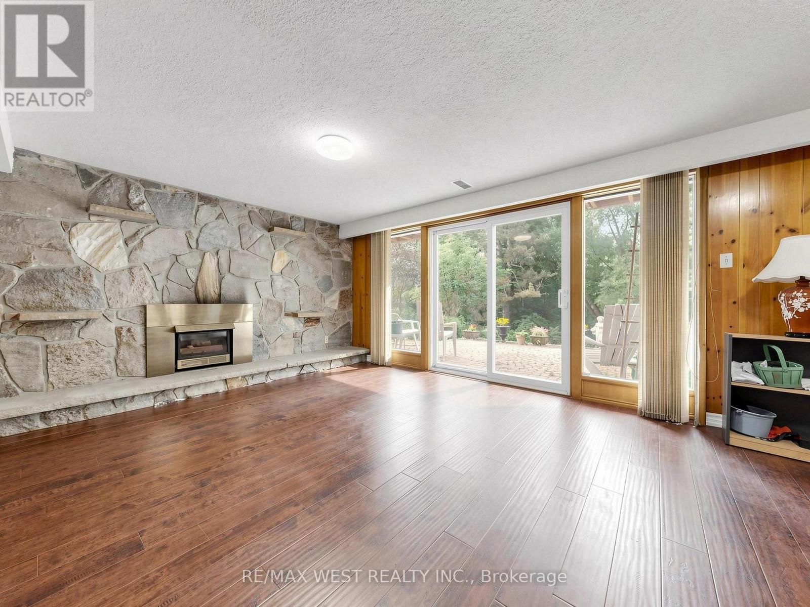 41 Burnview Crescent, Toronto, ON - Indoor Photo Showing Living Room With Fireplace