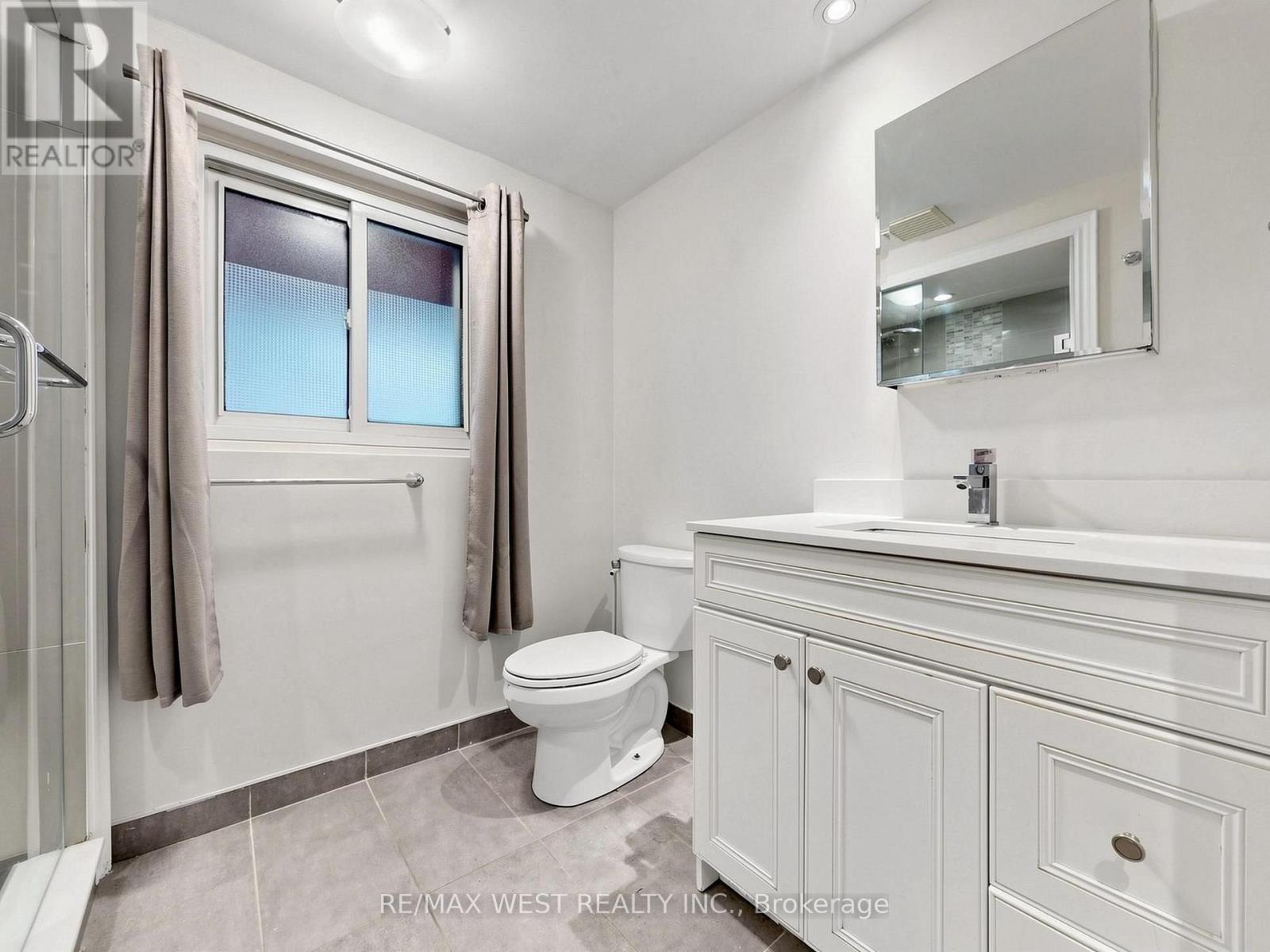 41 Burnview Crescent, Toronto, ON - Indoor Photo Showing Bathroom