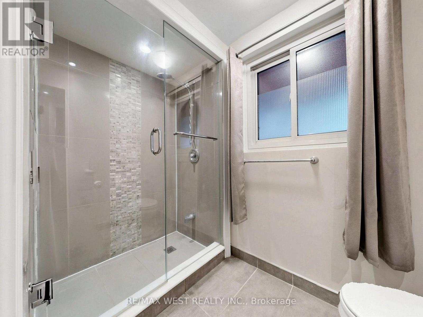 41 Burnview Crescent, Toronto, ON - Indoor Photo Showing Bathroom