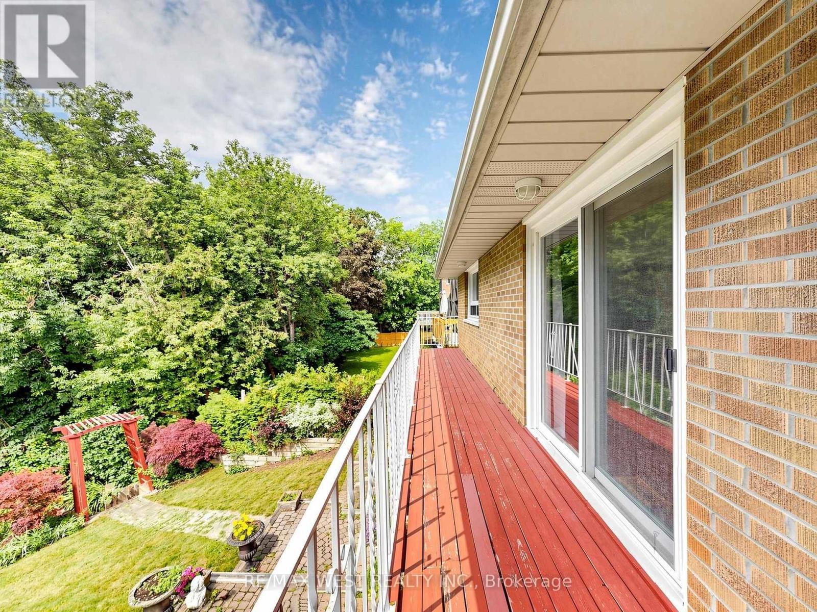 41 Burnview Crescent, Toronto, ON - Outdoor