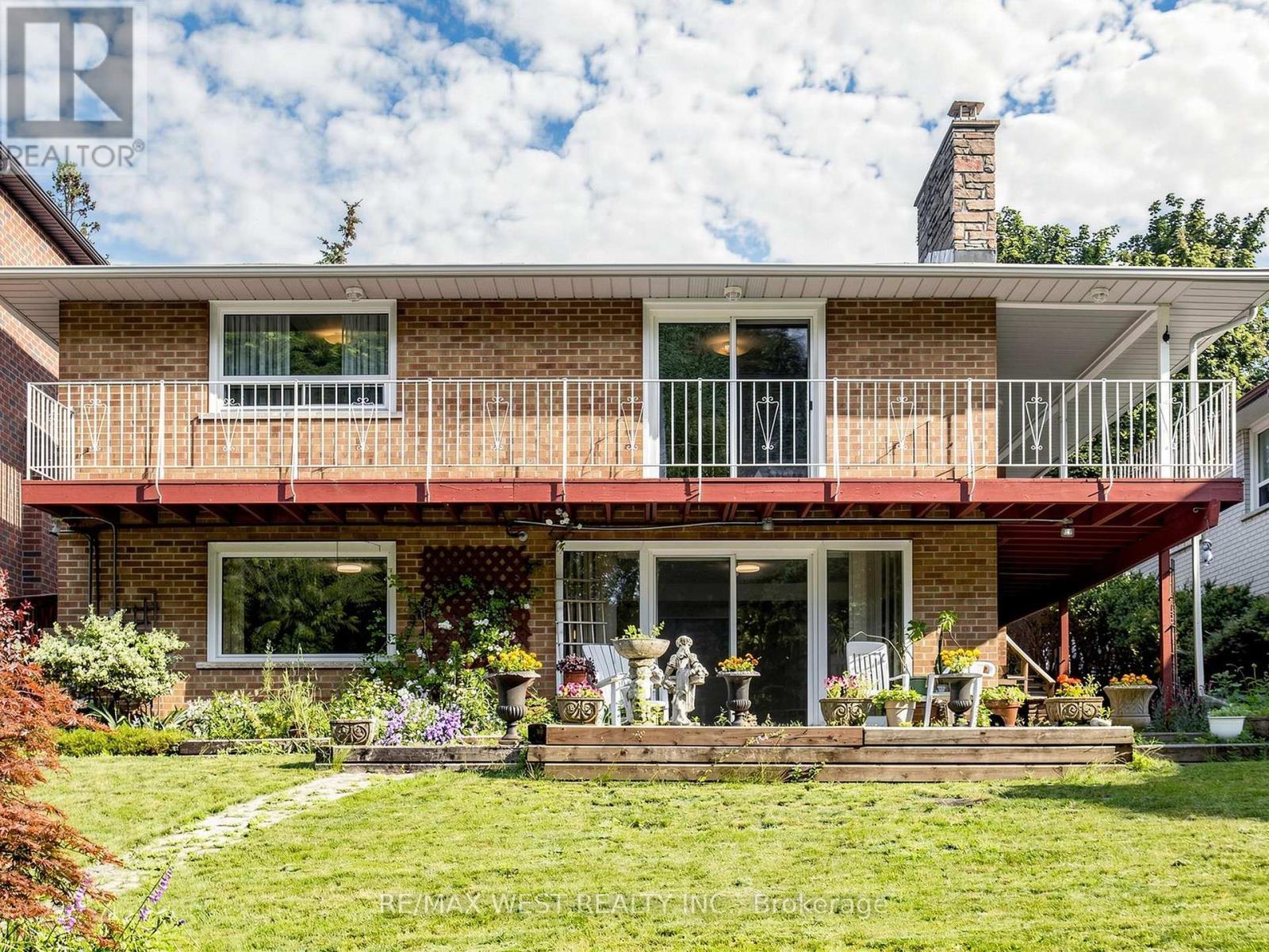 41 Burnview Crescent, Toronto, ON - Outdoor With Deck Patio Veranda