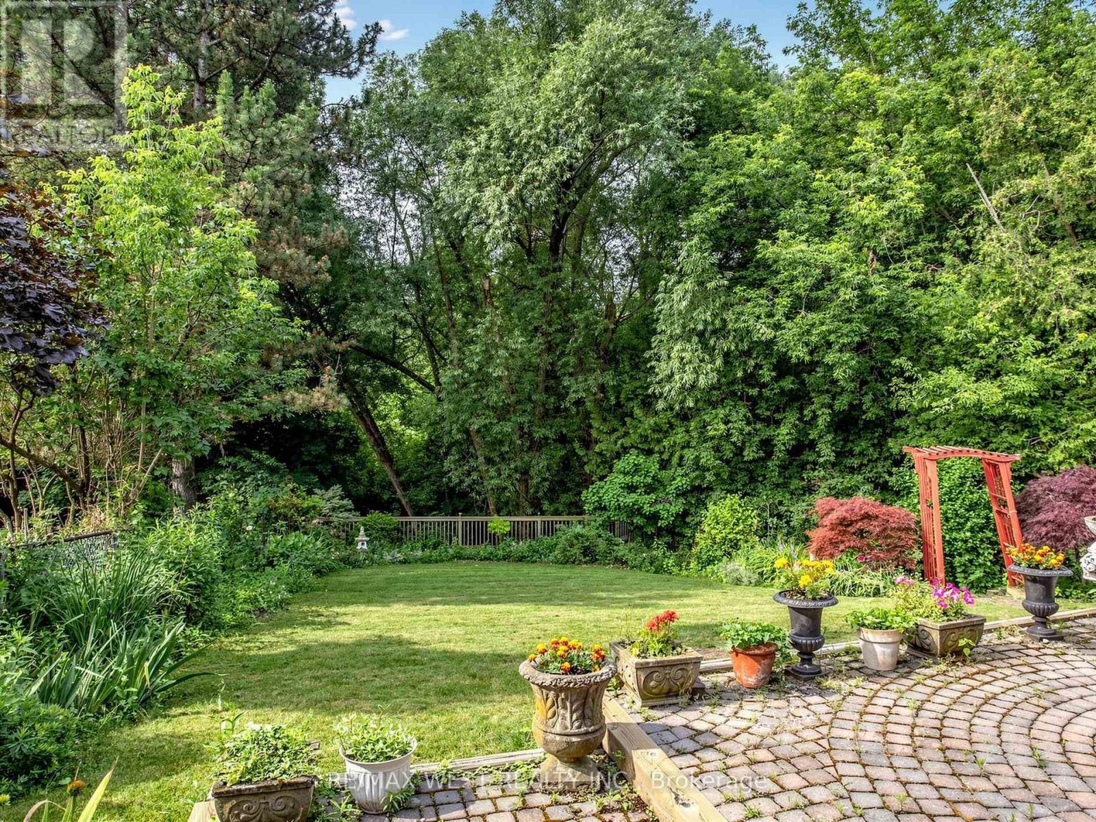 41 Burnview Crescent, Toronto, ON - Outdoor