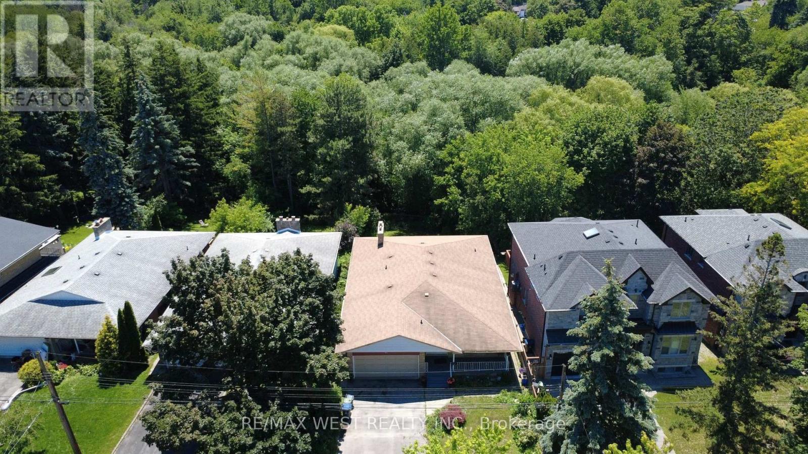 41 Burnview Crescent, Toronto, ON - Outdoor