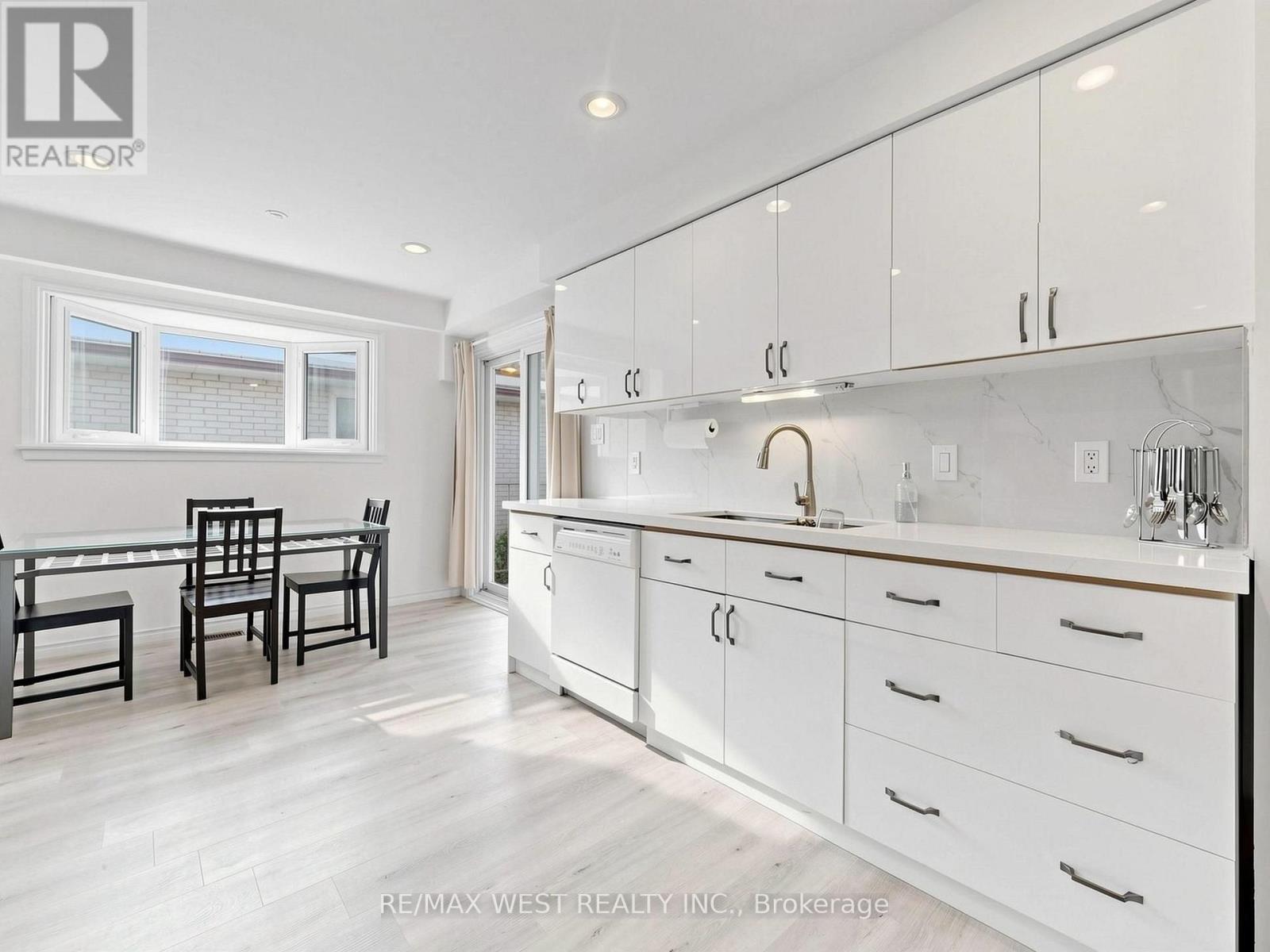 41 Burnview Crescent, Toronto, ON - Indoor Photo Showing Kitchen