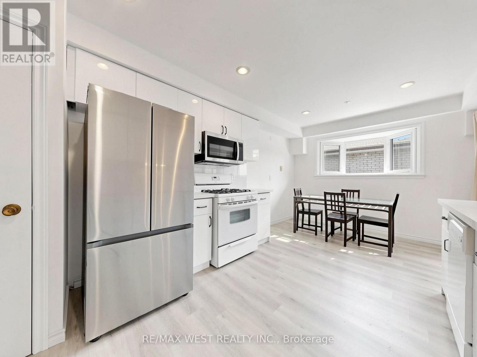 41 Burnview Crescent, Toronto, ON - Indoor Photo Showing Kitchen