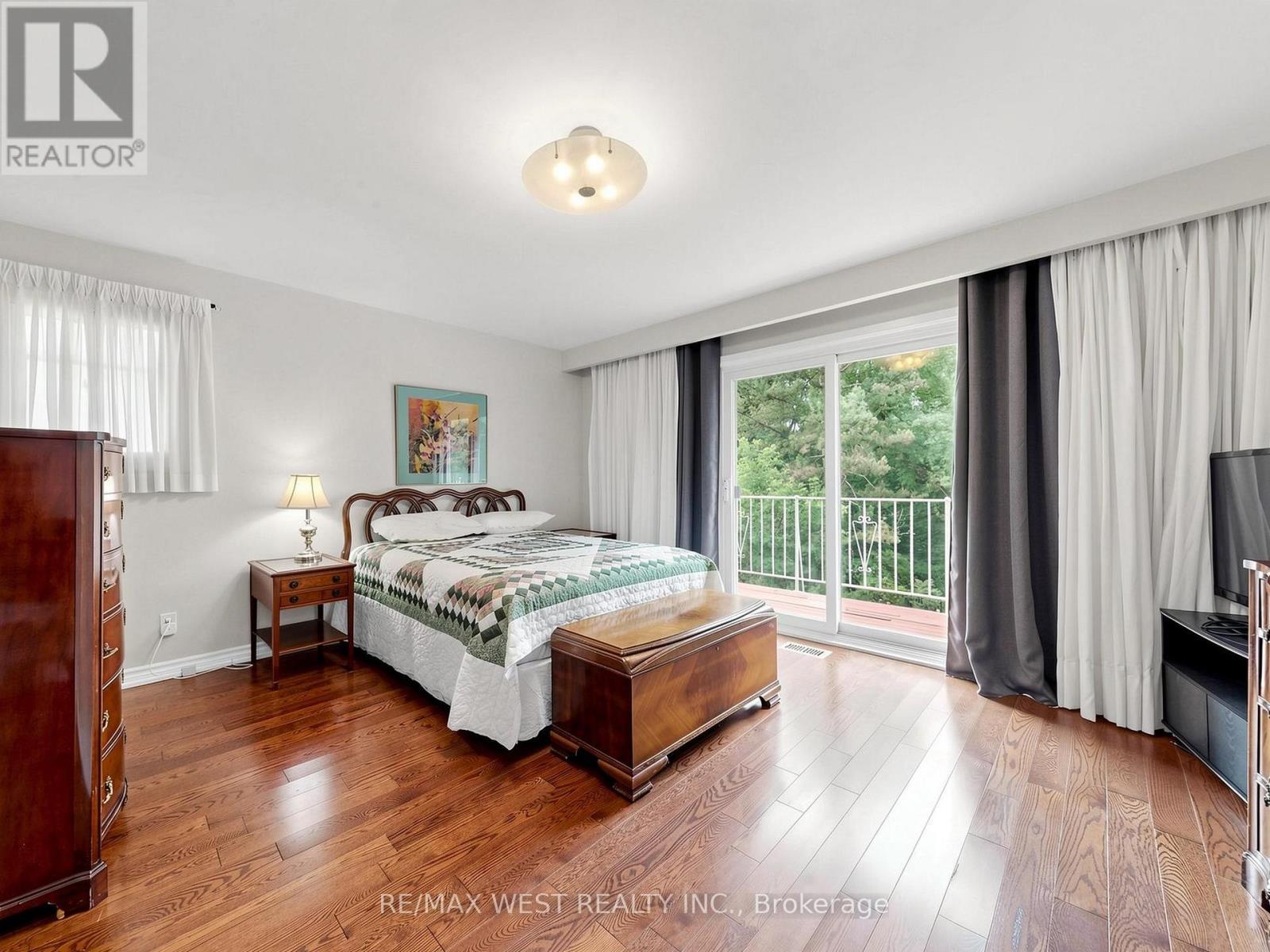 41 Burnview Crescent, Toronto, ON - Indoor Photo Showing Bedroom