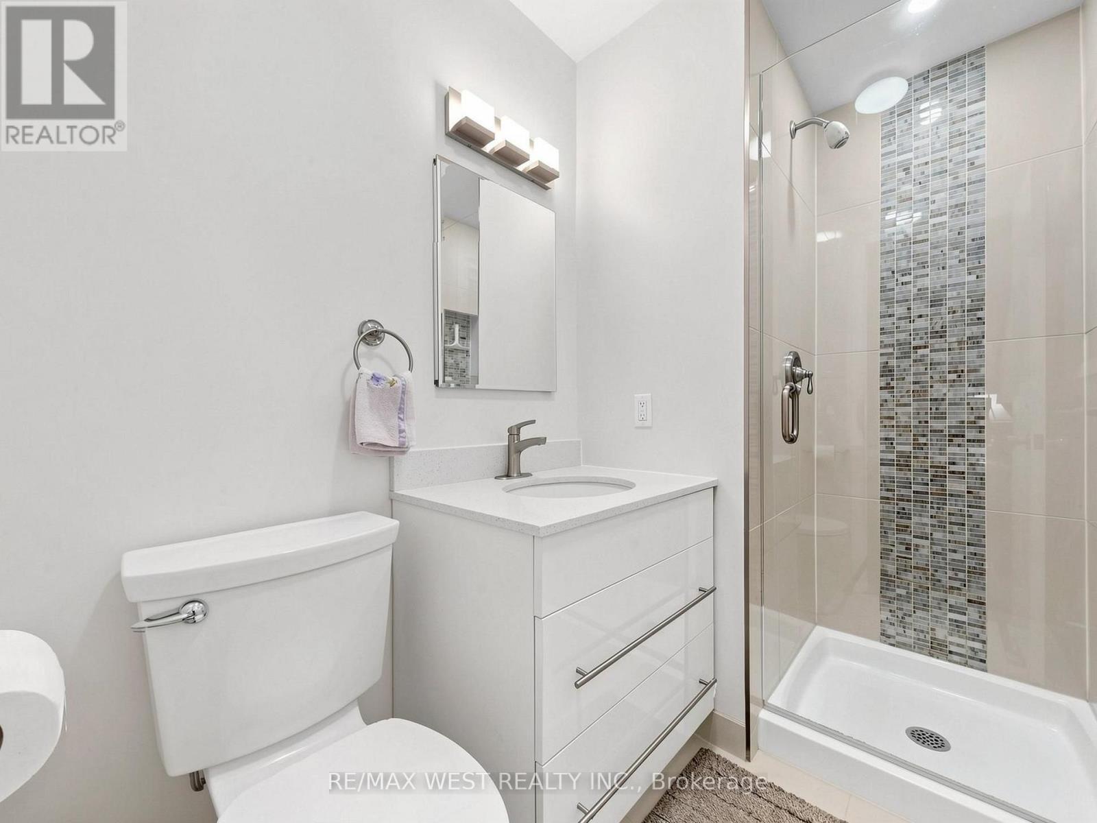 41 Burnview Crescent, Toronto, ON - Indoor Photo Showing Bathroom