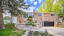 689 SUNNYPOINT DRIVE Newmarket, ON L3Y 2Z7
