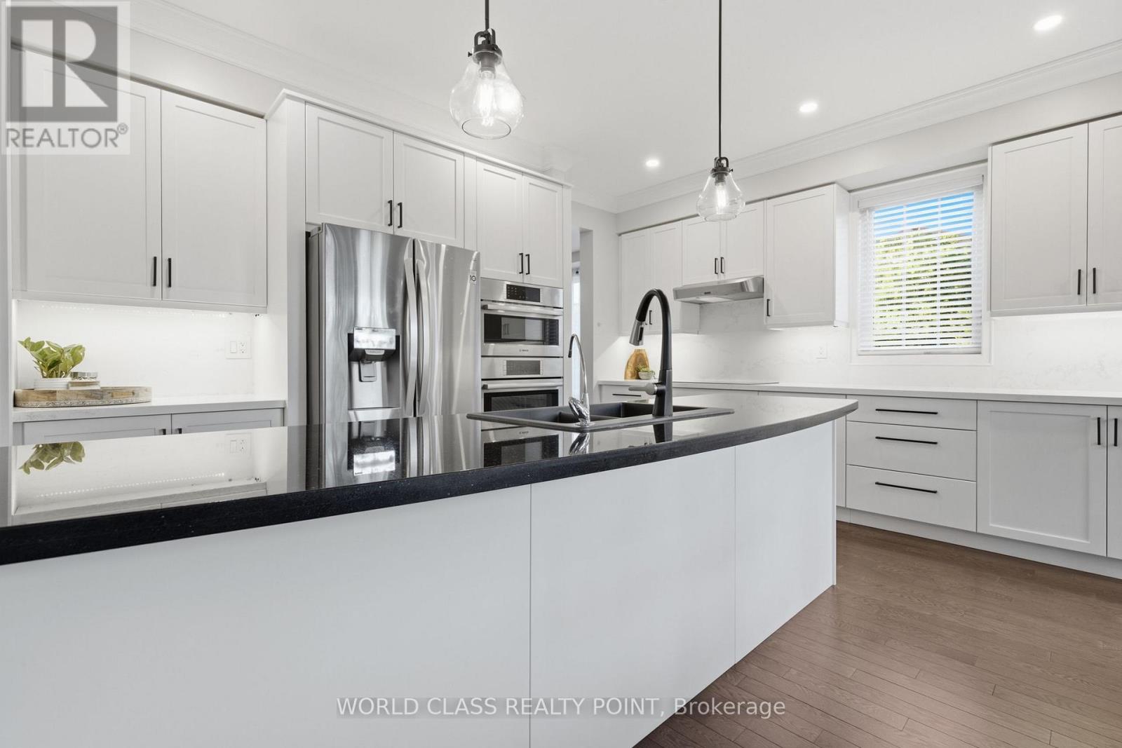 436 Cusick Circle, Milton, ON - Indoor Photo Showing Kitchen With Upgraded Kitchen