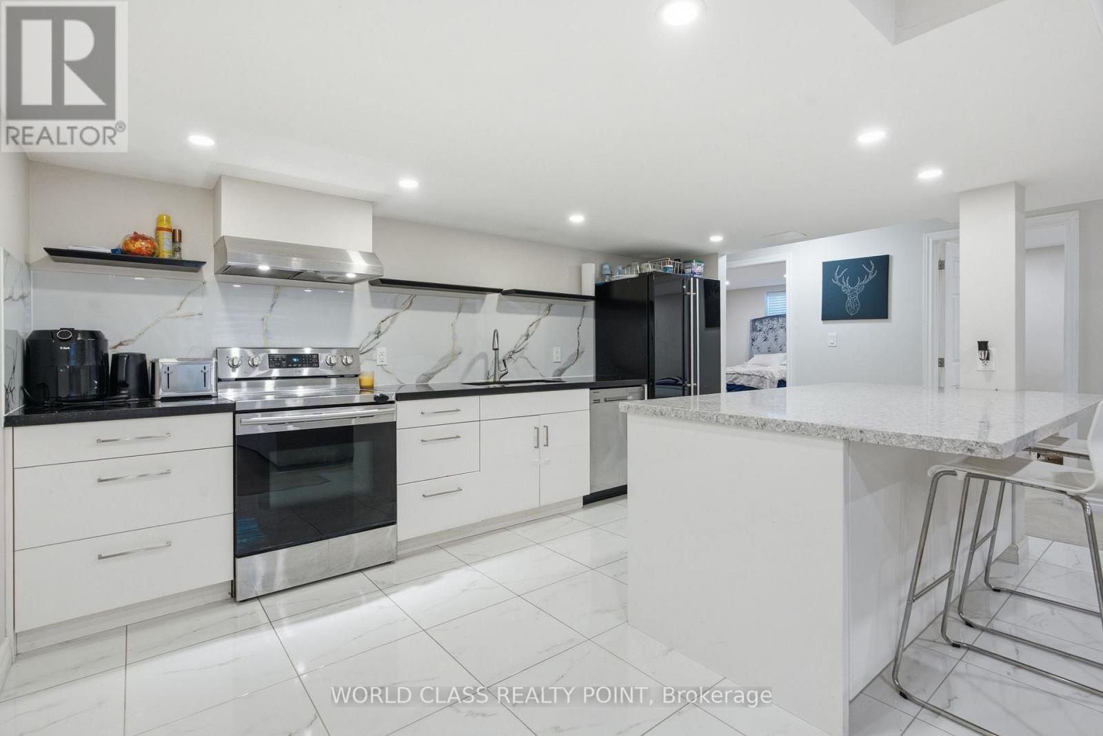 436 Cusick Circle, Milton, ON - Indoor Photo Showing Kitchen With Upgraded Kitchen