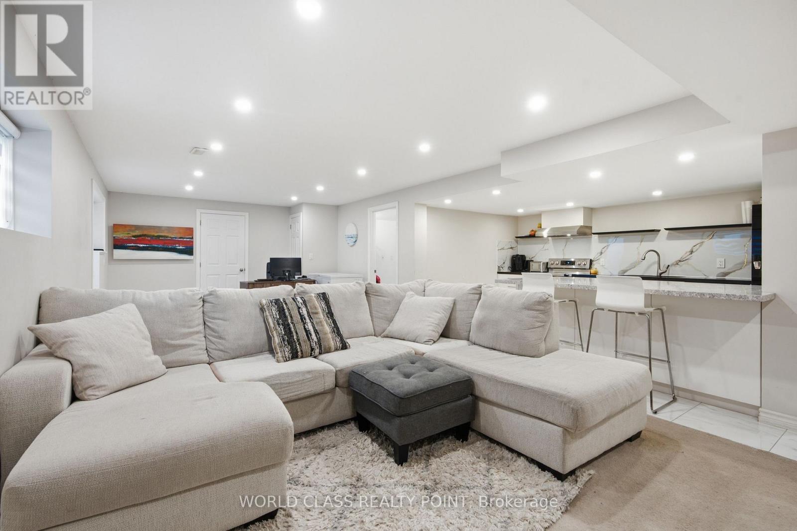 436 Cusick Circle, Milton, ON - Indoor Photo Showing Living Room