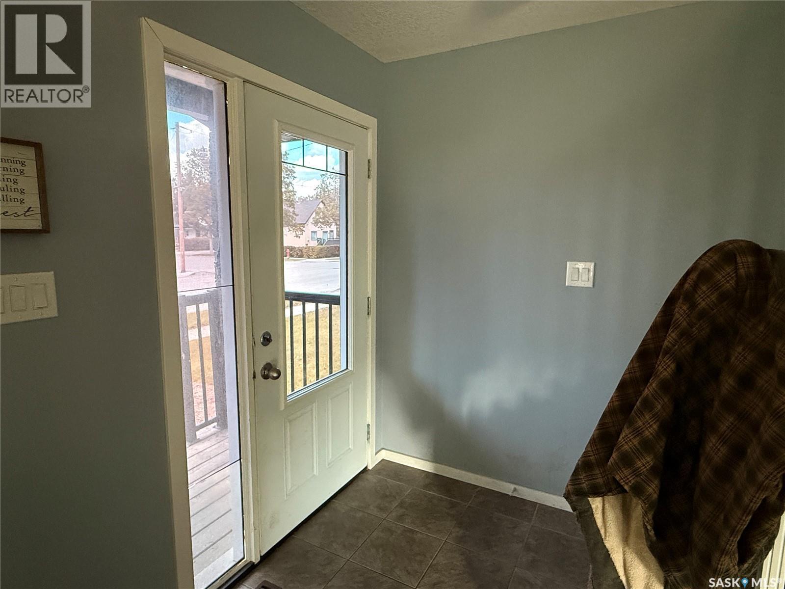 802 Park Avenue, Weyburn, SK - Indoor Photo Showing Other Room
