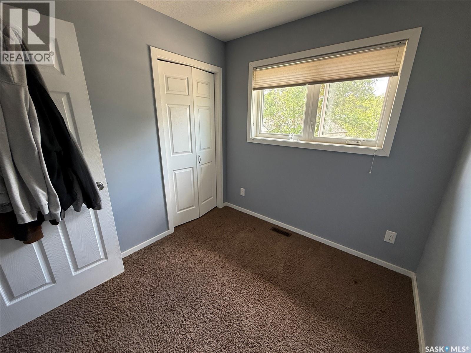 802 Park Avenue, Weyburn, SK - Indoor Photo Showing Other Room