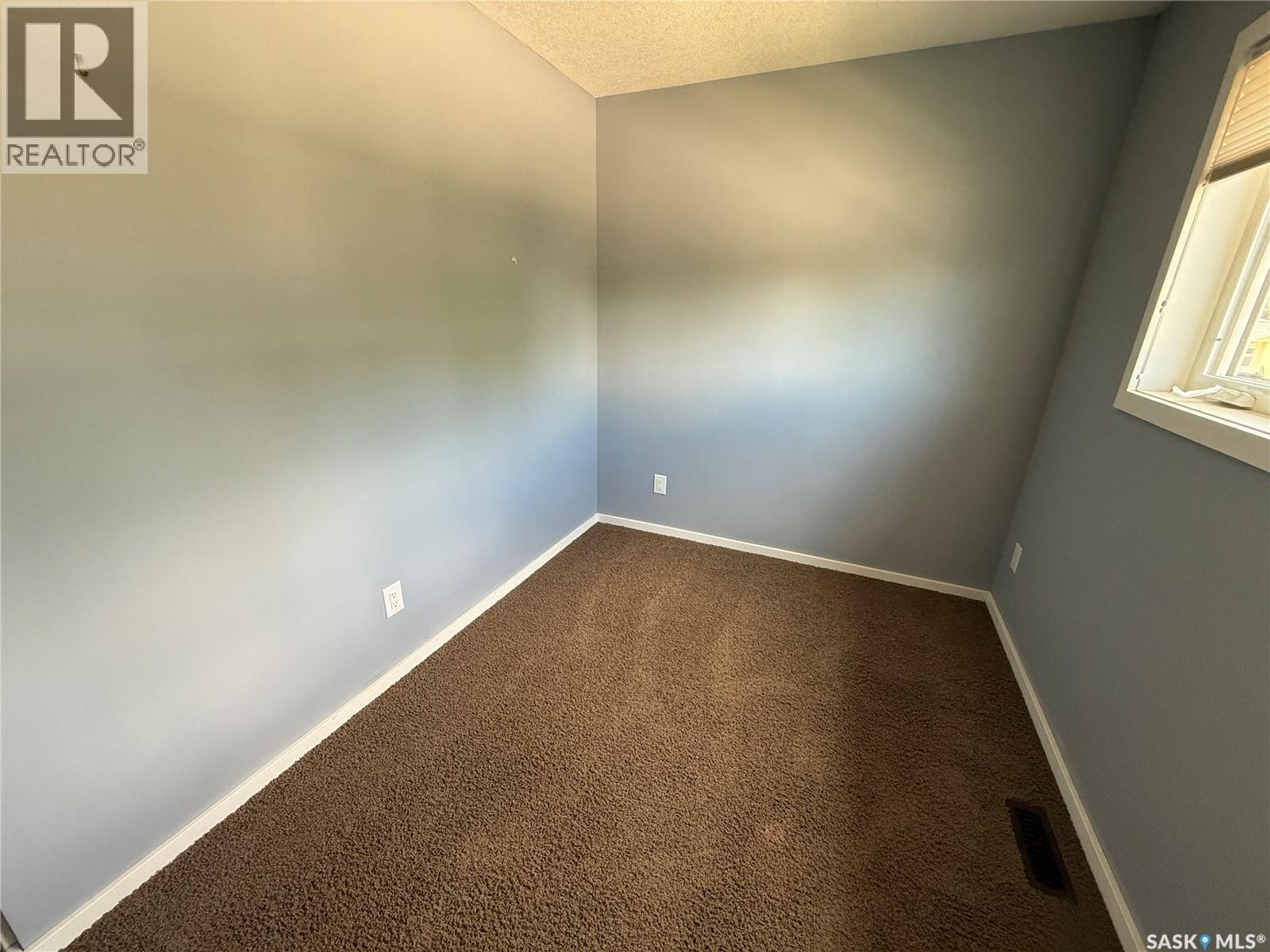 802 Park Avenue, Weyburn, SK - Indoor Photo Showing Other Room