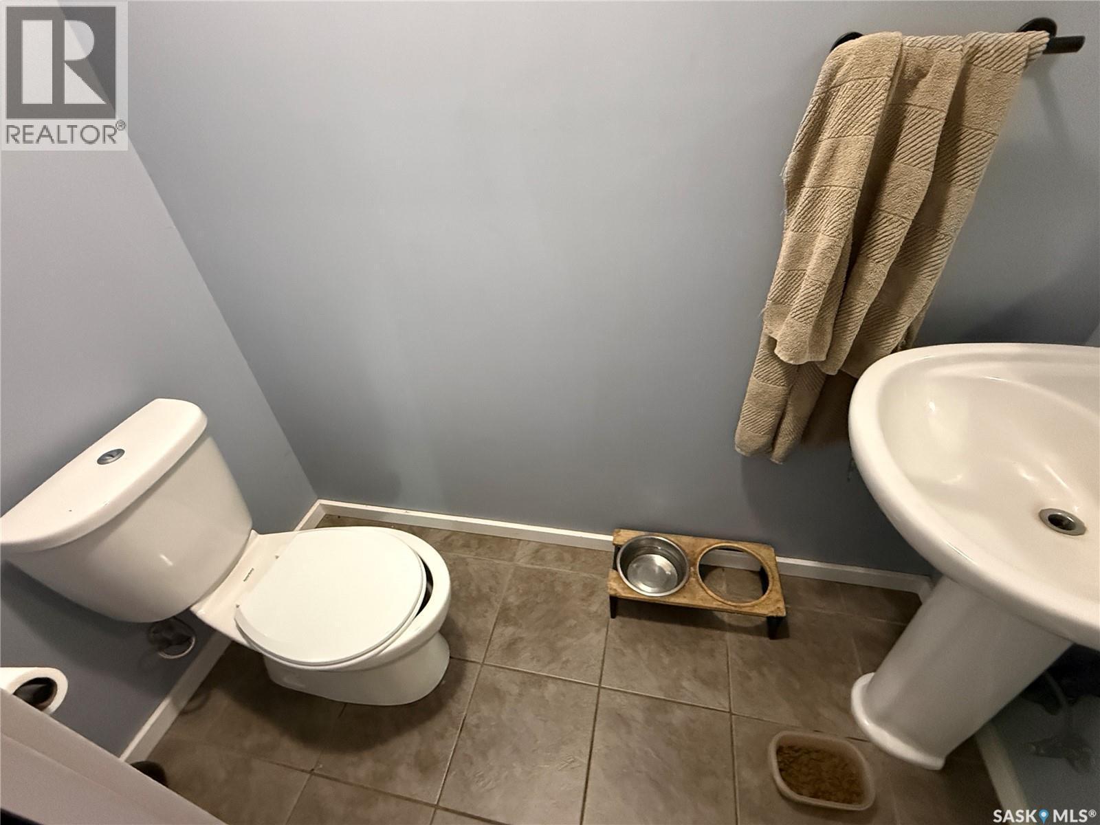 802 Park Avenue, Weyburn, SK - Indoor Photo Showing Bathroom