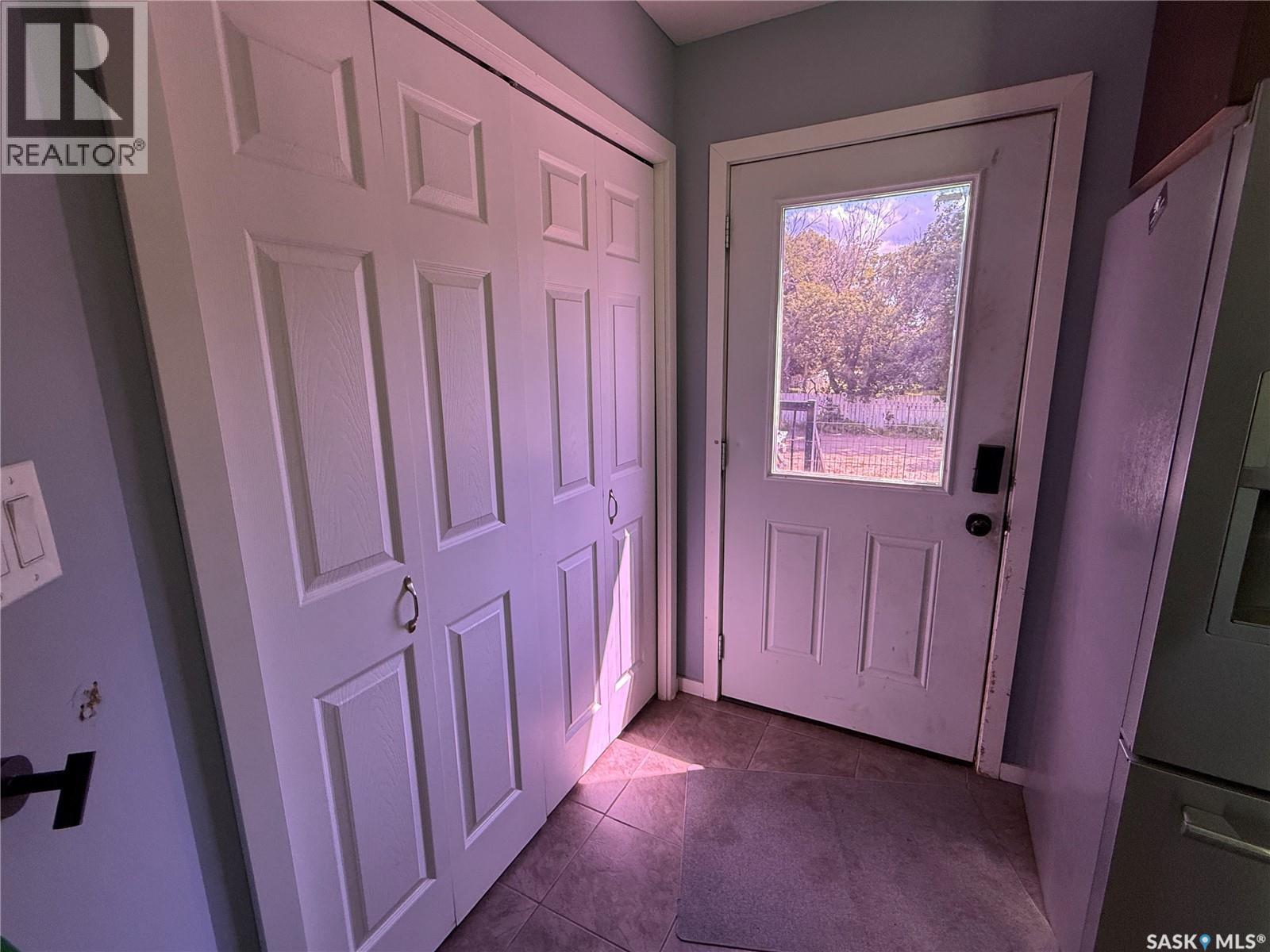 802 Park Avenue, Weyburn, SK - Indoor Photo Showing Other Room