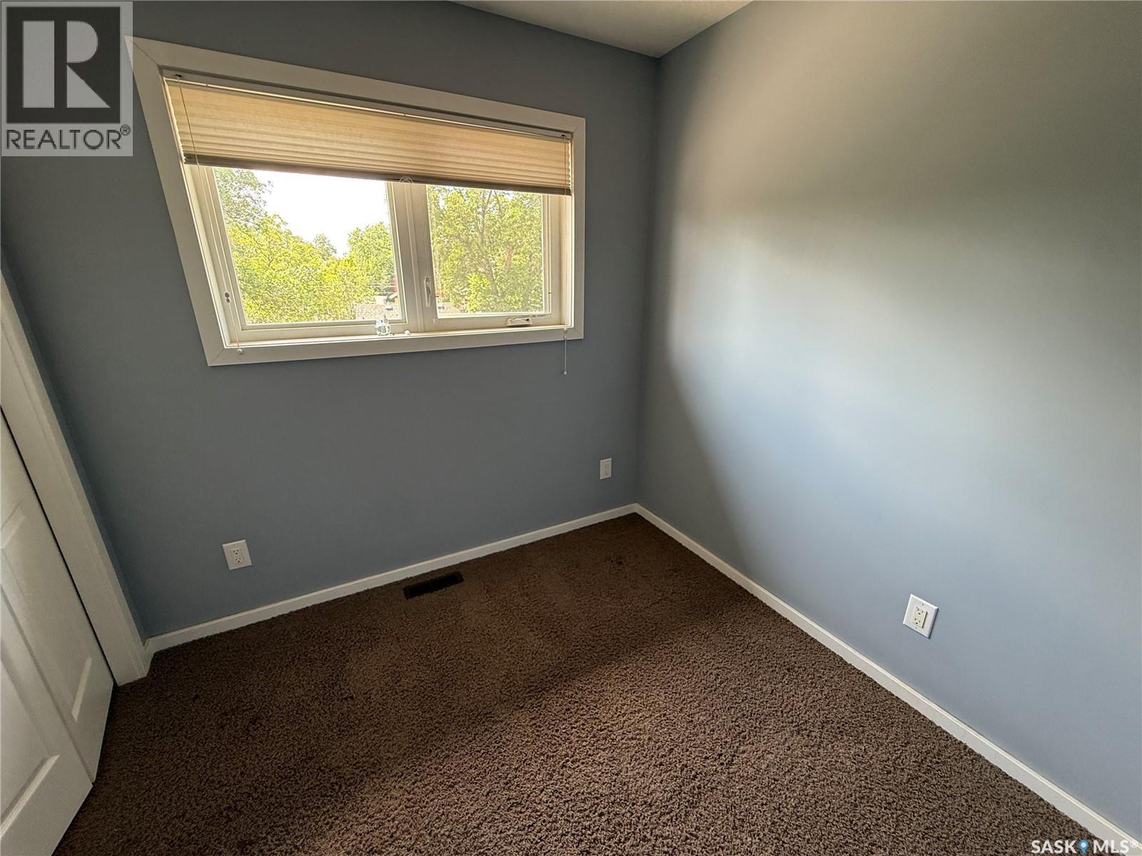 802 Park Avenue, Weyburn, SK - Indoor Photo Showing Other Room