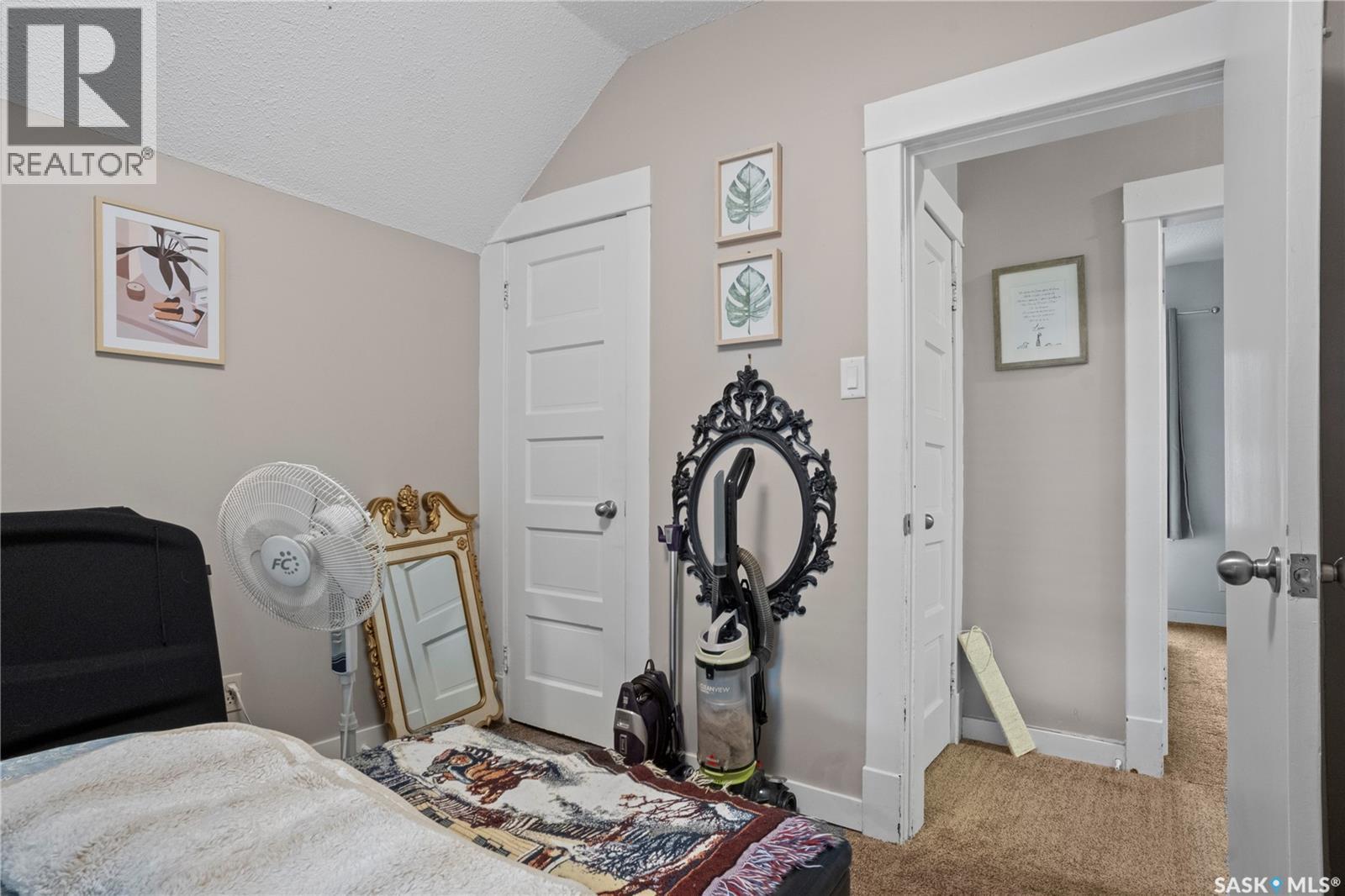1921 Garnet Street, Regina, SK - Indoor