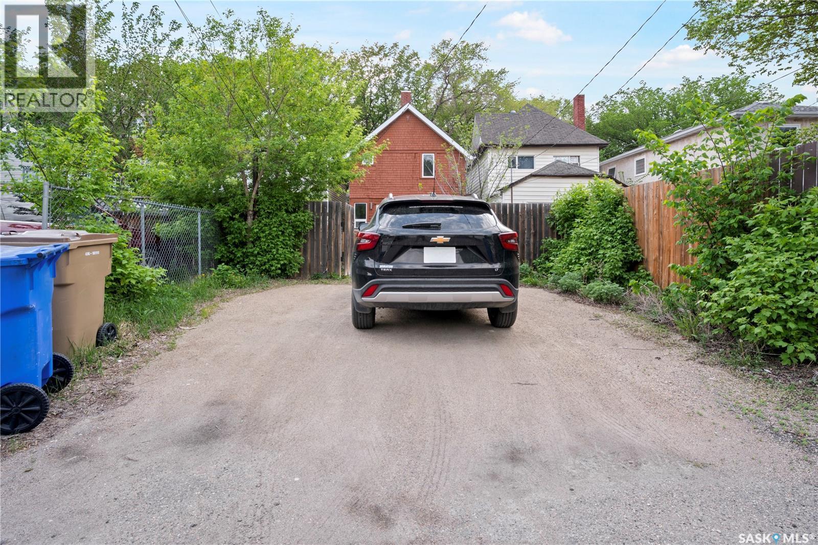 1921 Garnet Street, Regina, SK - Outdoor
