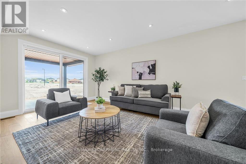 to-be-built (Photo for illustration purpose only) - 92 Craddock Boulevard, Haldimand, ON - Indoor Photo Showing Living Room