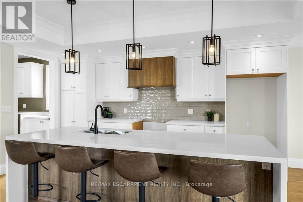 to-be-built (Photo for illustration purpose only) - 92 Craddock Boulevard, Haldimand, ON - Indoor Photo Showing Kitchen With Upgraded Kitchen