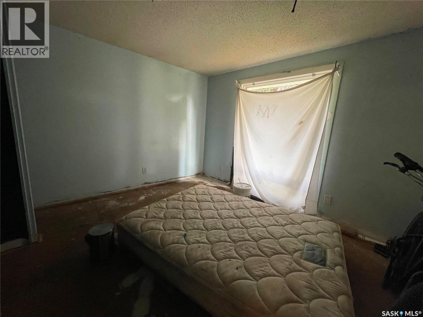 330 Acadia Drive, Saskatoon, SK - Indoor Photo Showing Bedroom