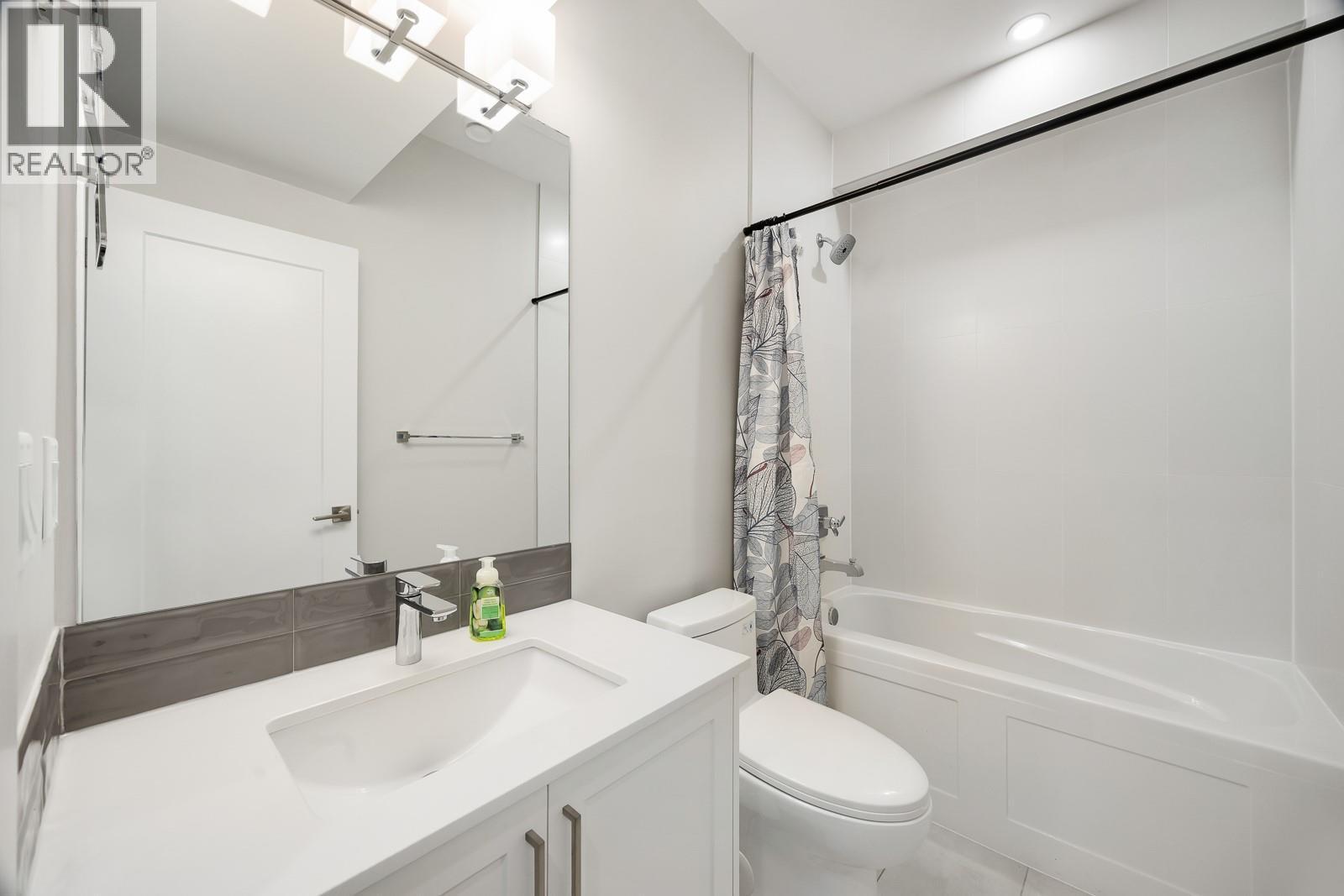 1146 Black Mountain Drive, Kelowna, BC - Indoor Photo Showing Bathroom